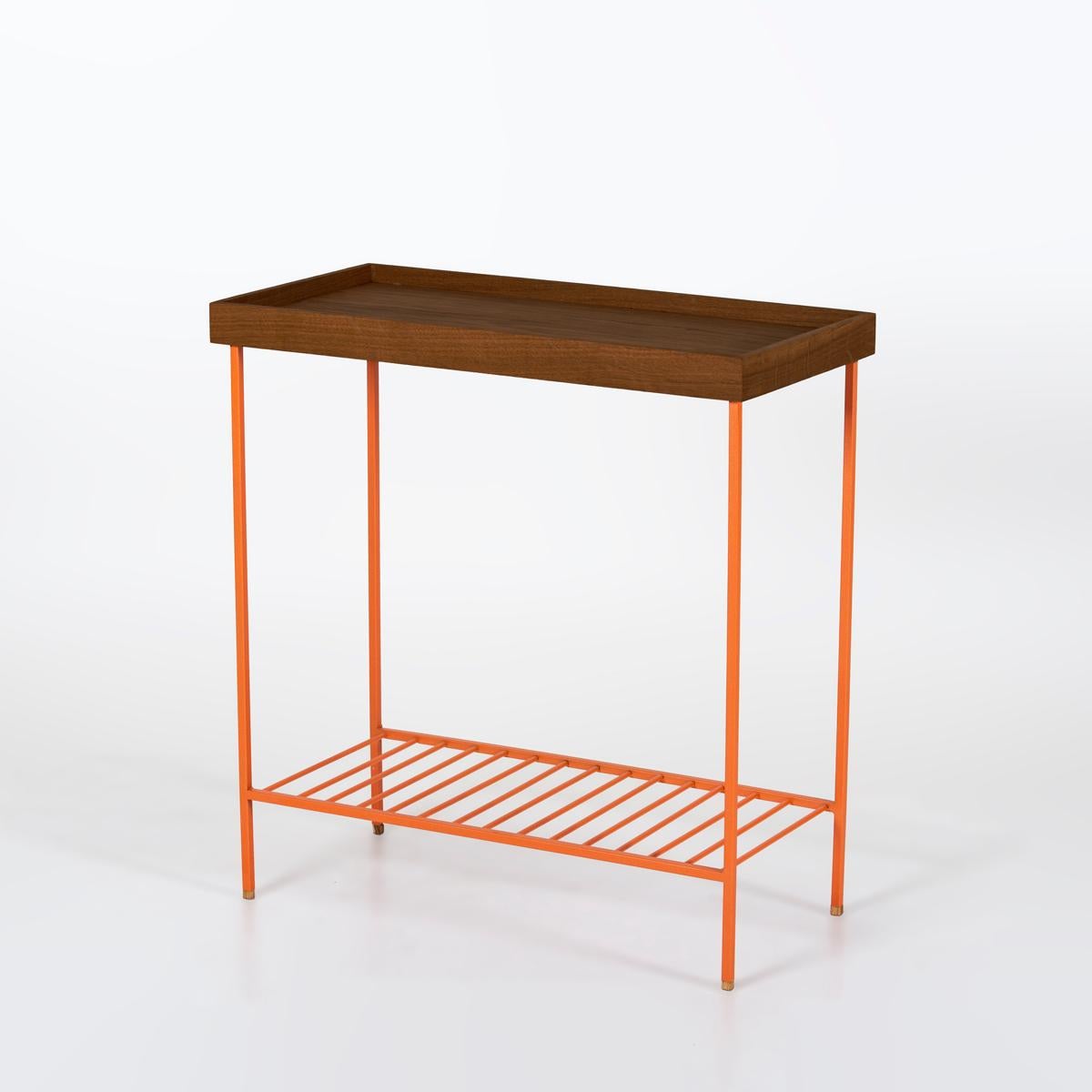 Moderne Large table d'appoint / Plant Stand en Wood Wood Wood - Série EDGE, avec pieds en métal coloré en vente
