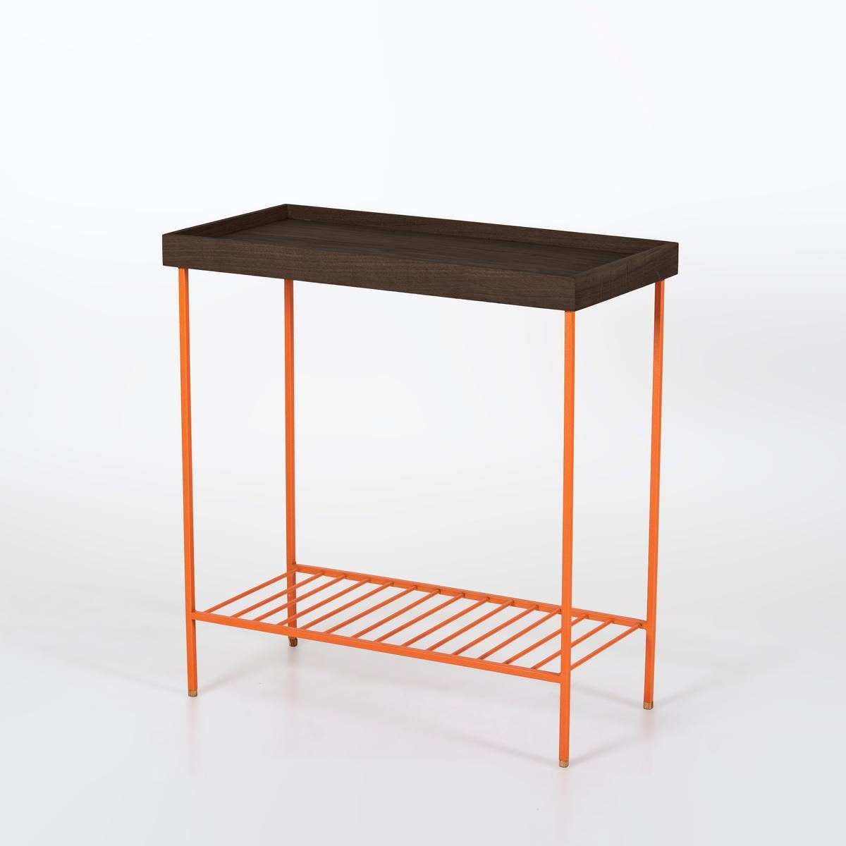 Turc Large table d'appoint / Plant Stand en Wood Wood Wood - Série EDGE, avec pieds en métal coloré en vente