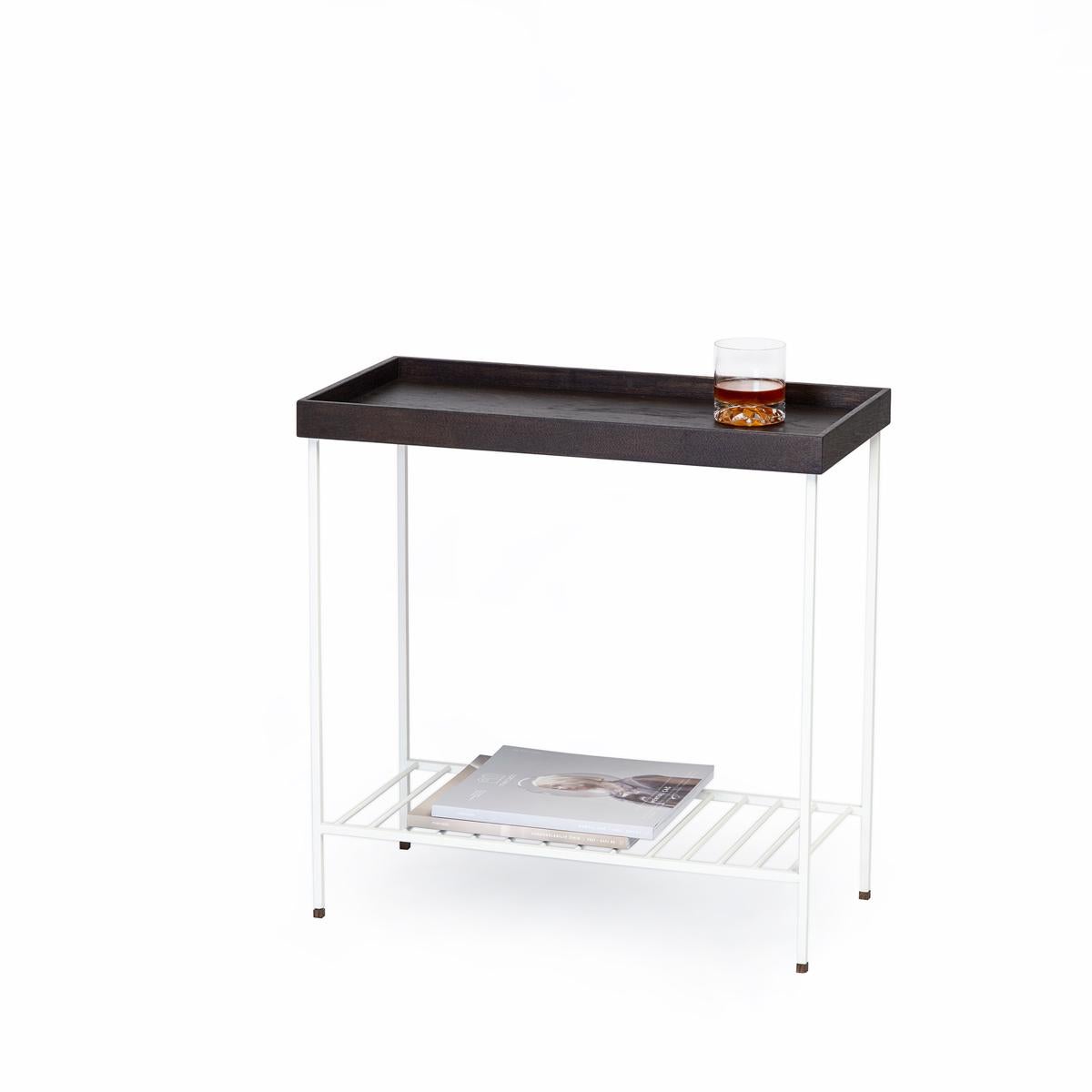 Breiter Beistelltisch / Pflanzenständer aus Massivholz - EDGE Serie, mit Metallbeinen (Türkisch) im Angebot