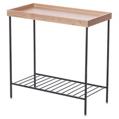 Breiter Beistelltisch / Pflanzenständer aus Massivholz - EDGE Serie, mit Metallbeinen