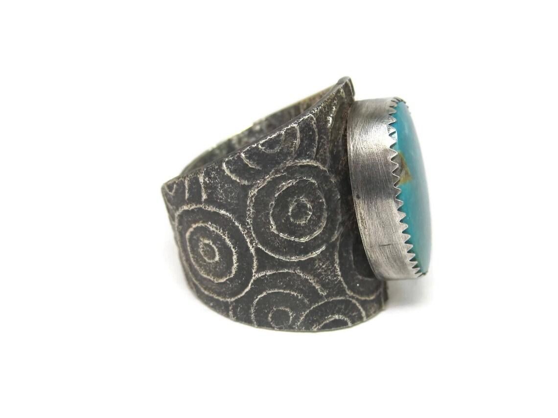 Wide Southwestern Tufa Cast Turquoise Ring Size 11 In Excellent Condition For Sale In Webster, SD