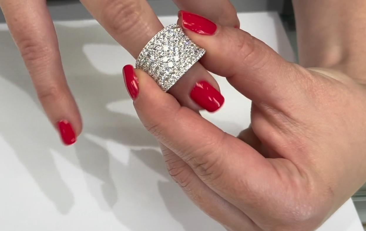 Breiter Statement-Ring, 18 Karat Weißgold mit runden Diamanten im Angebot 2