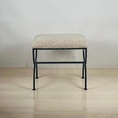 Taburete ancho "Strapontin" de Design Frères, en COM