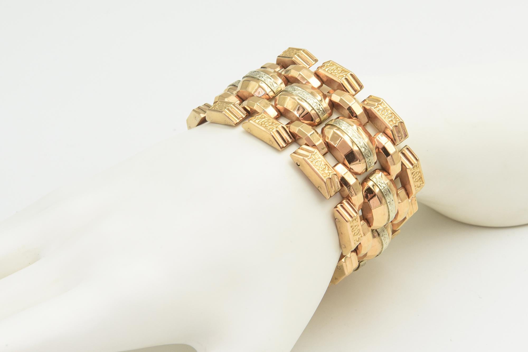 Breites stilisiertes Retro-Armband aus Rosen- und Weißgold der 1940er Jahre im Angebot 5