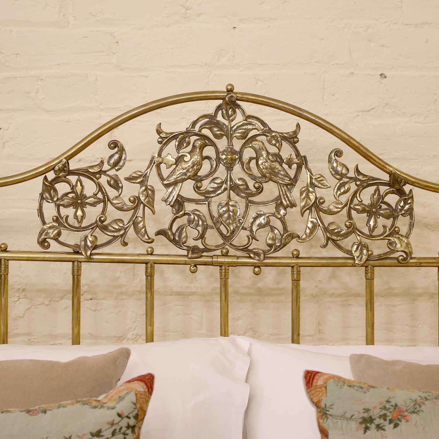 Wide Tall Post Brass Antique Bed MSK63 In Good Condition In Wrexham, GB