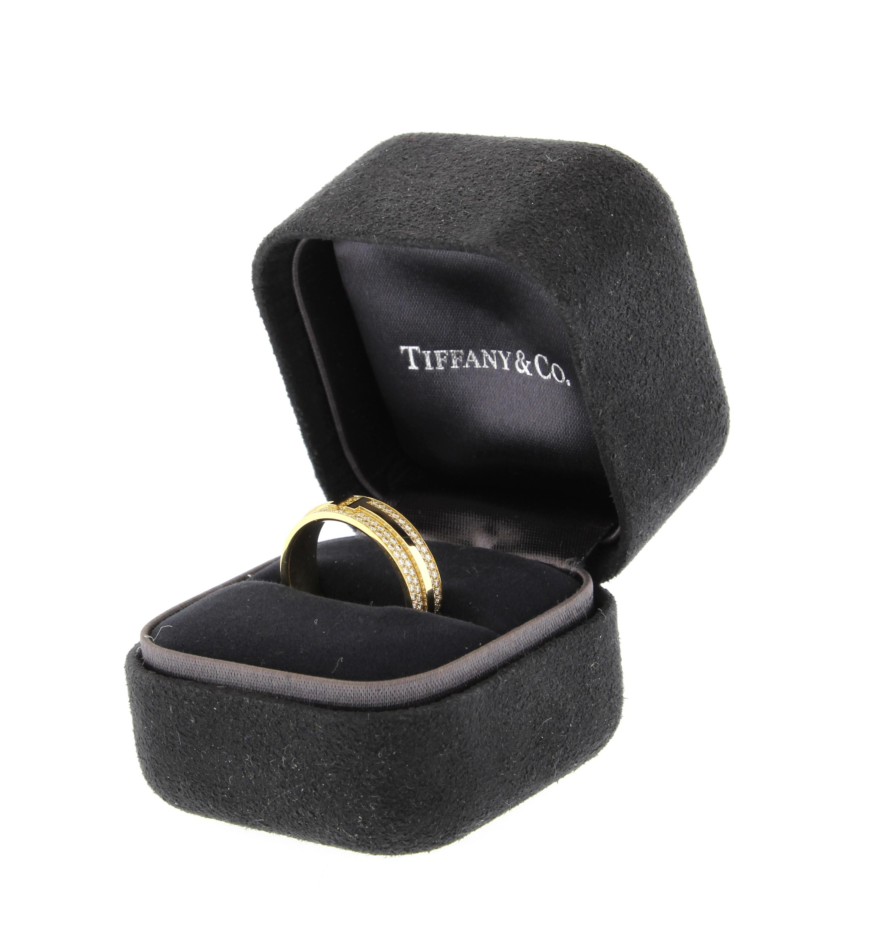Ampio spazio a Tiffany & Co. Anello T con pavé di diamanti, in oro giallo In condizioni ottime in vendita a Bethesda, MD