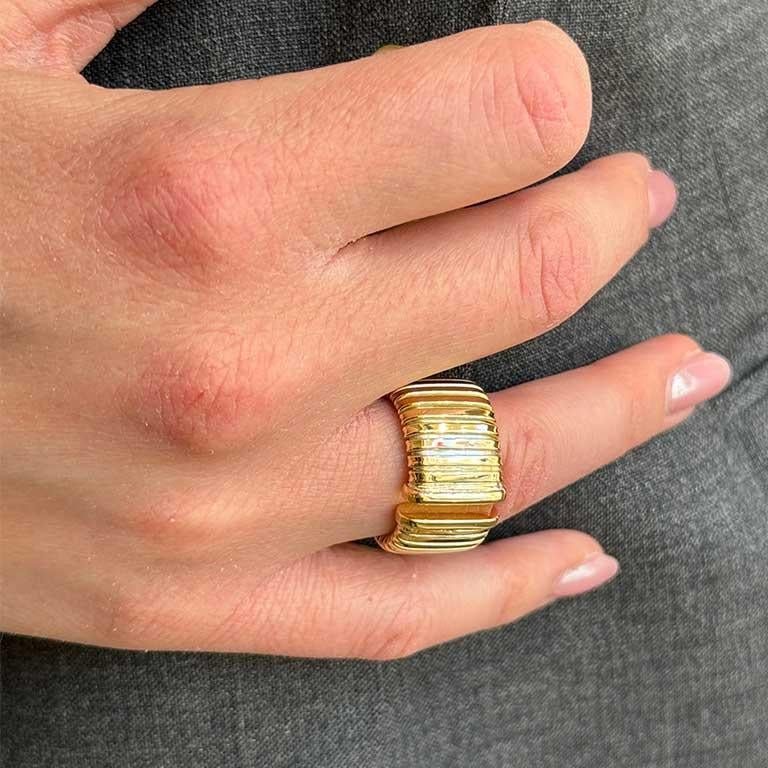 Wide tubogas yellow gold ring  In New Condition For Sale In Palermo, IT
