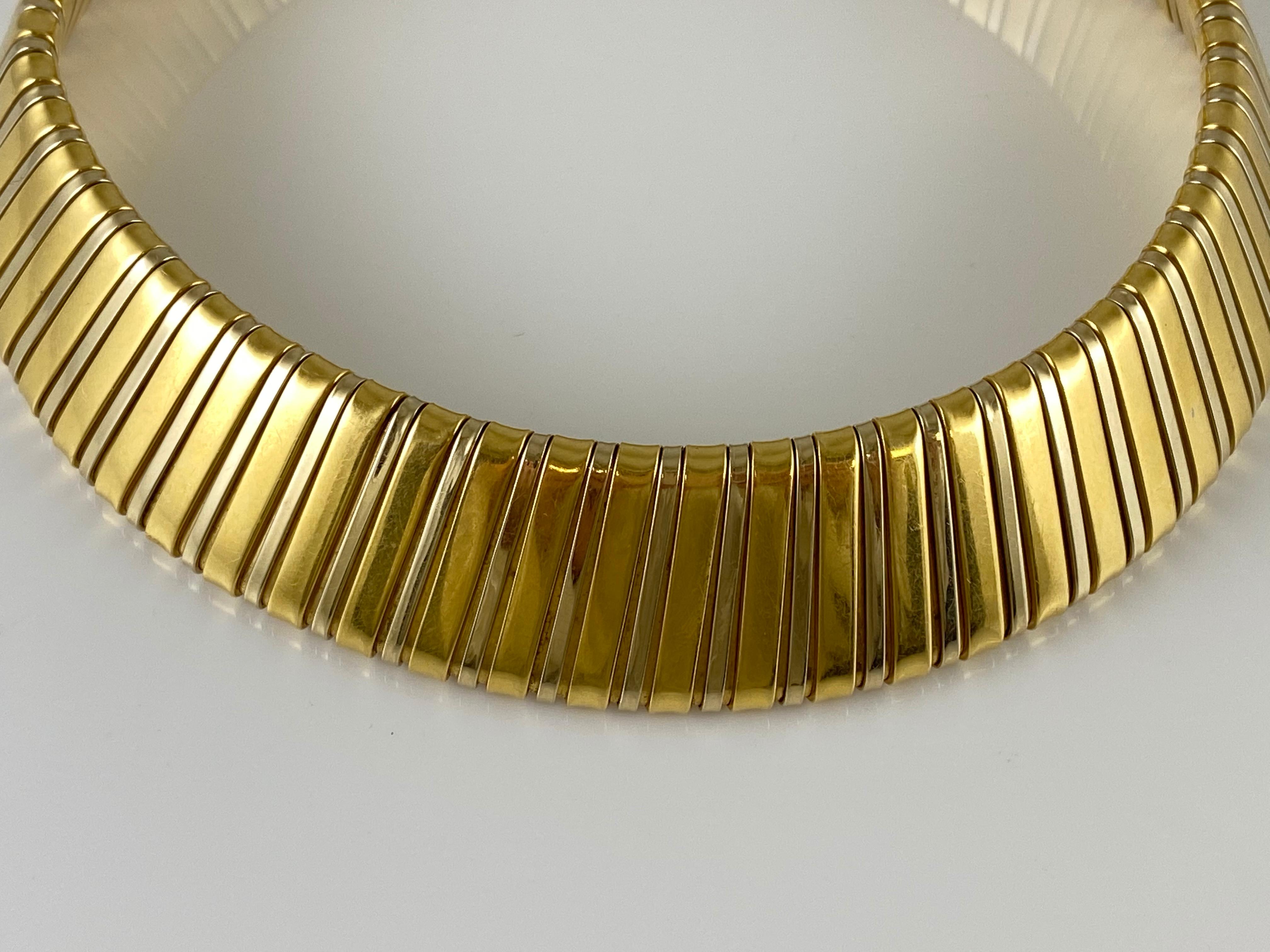 The neckalce is finely crafted in 18k yellow gold and weighing approximately total of 82.1 DWT.
Length: 16.5 Dwt.
