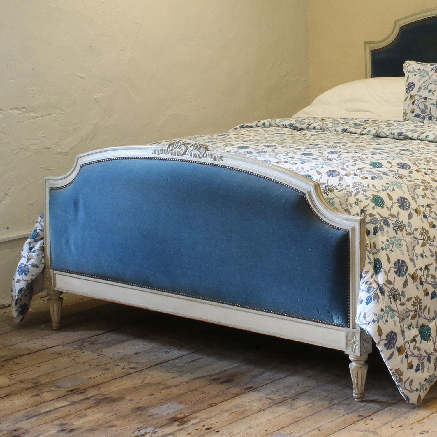 Wide Upholstered French Antique Bed, WK182 In Good Condition In Wrexham, GB