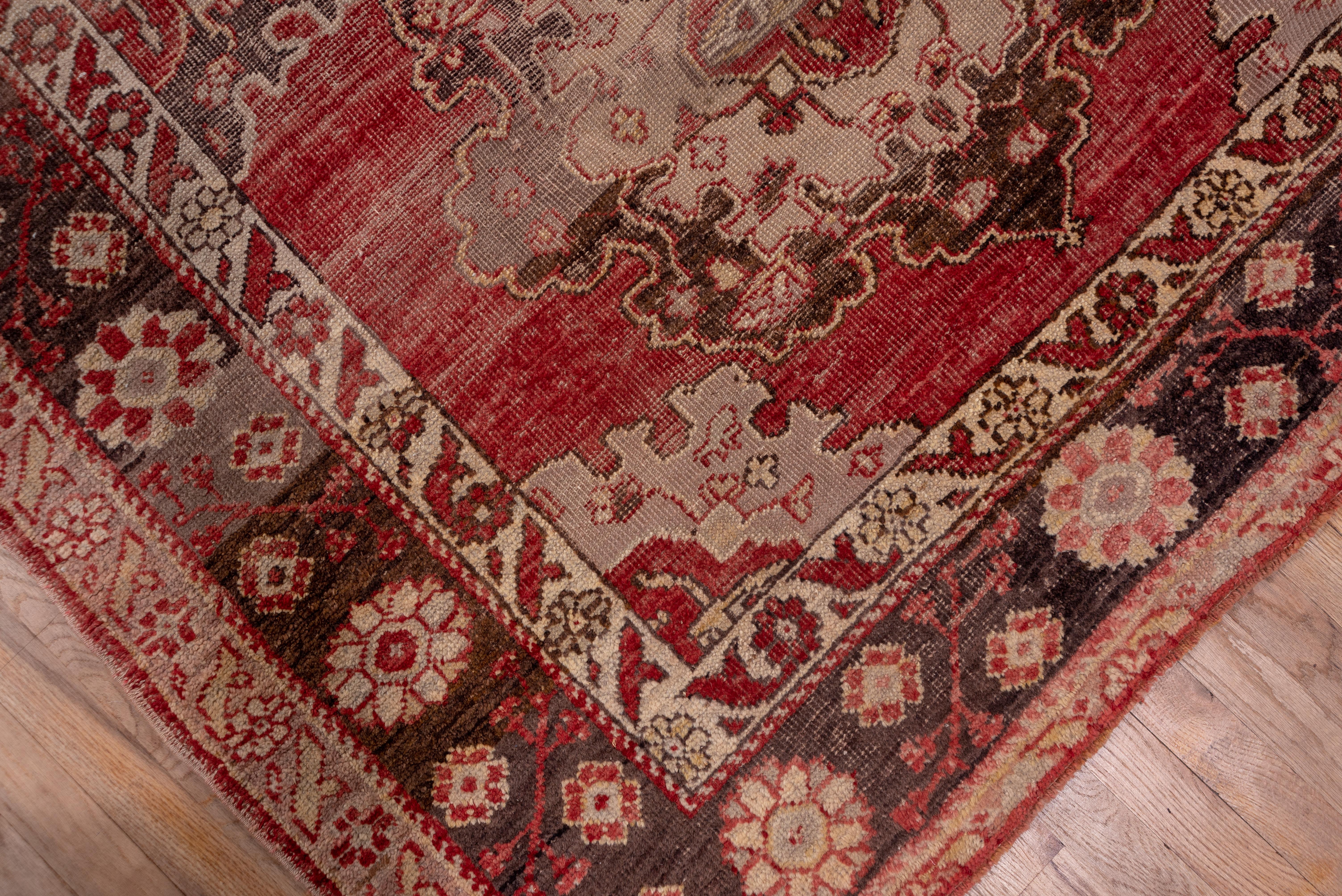 Oushak-Läufer im Vintage-Stil im Zustand „Hervorragend“ im Angebot in New York, NY