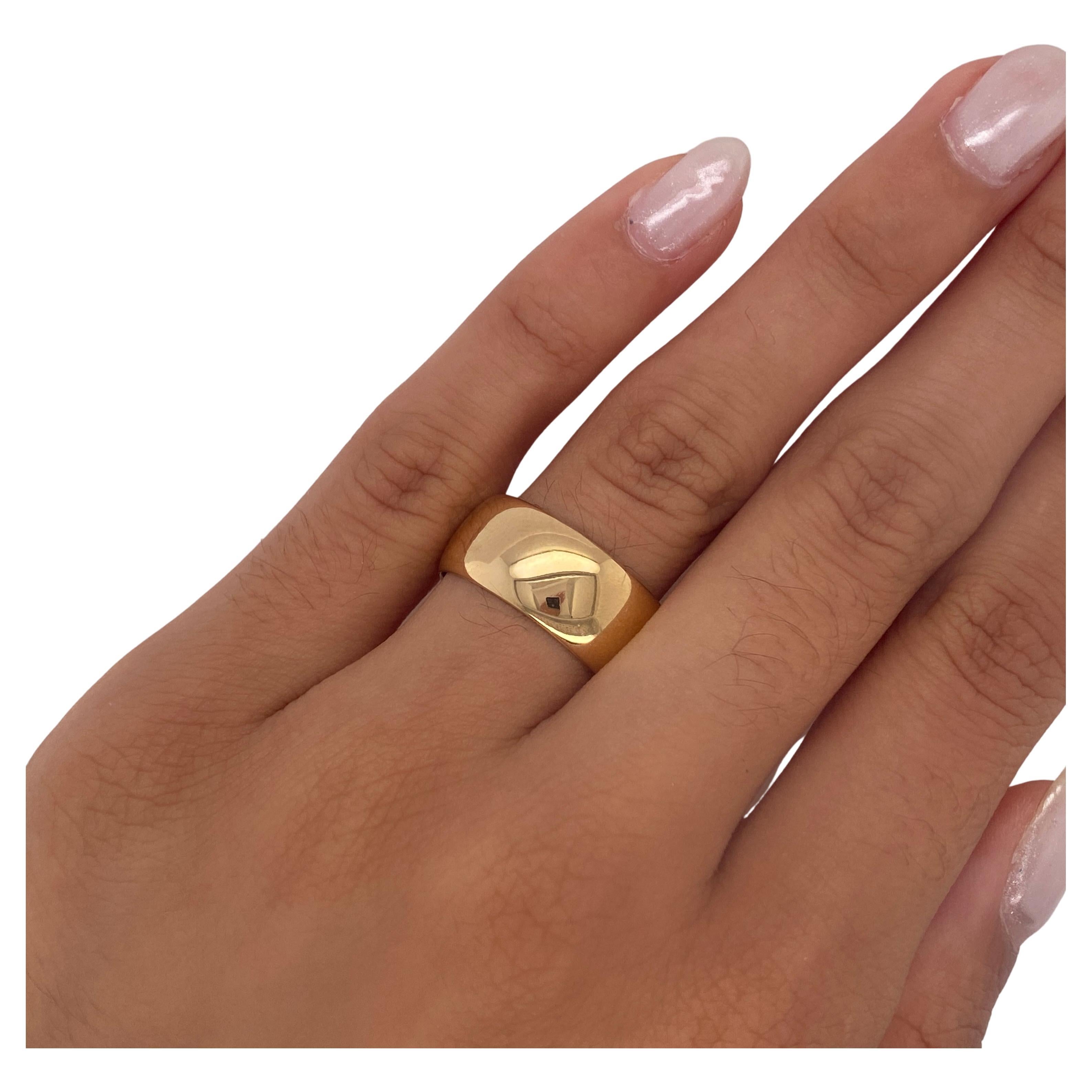Breiter Ehering aus 18 Karat Gelbgold in schlichtem Gelbgold (Zeitgenössisch)