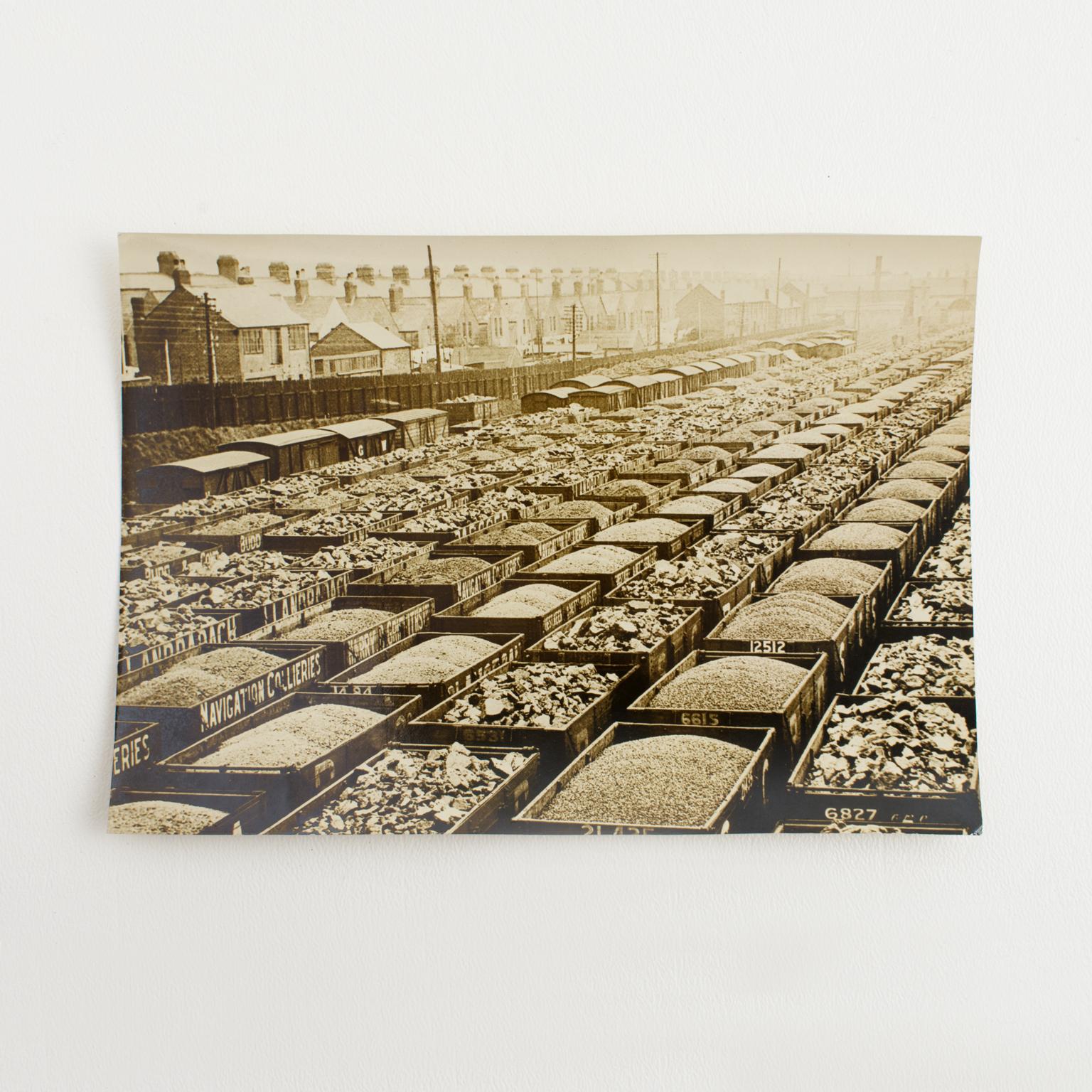 Silber-Gelatine-B- und W-Fotografie für Eisenbahnwaggons in Wales, England, 1930 im Angebot 2