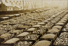 Stazione ferroviaria per il trasporto merci in Wales, Inghilterra 1930 Fotografia alla gelatina d'argento in B e W