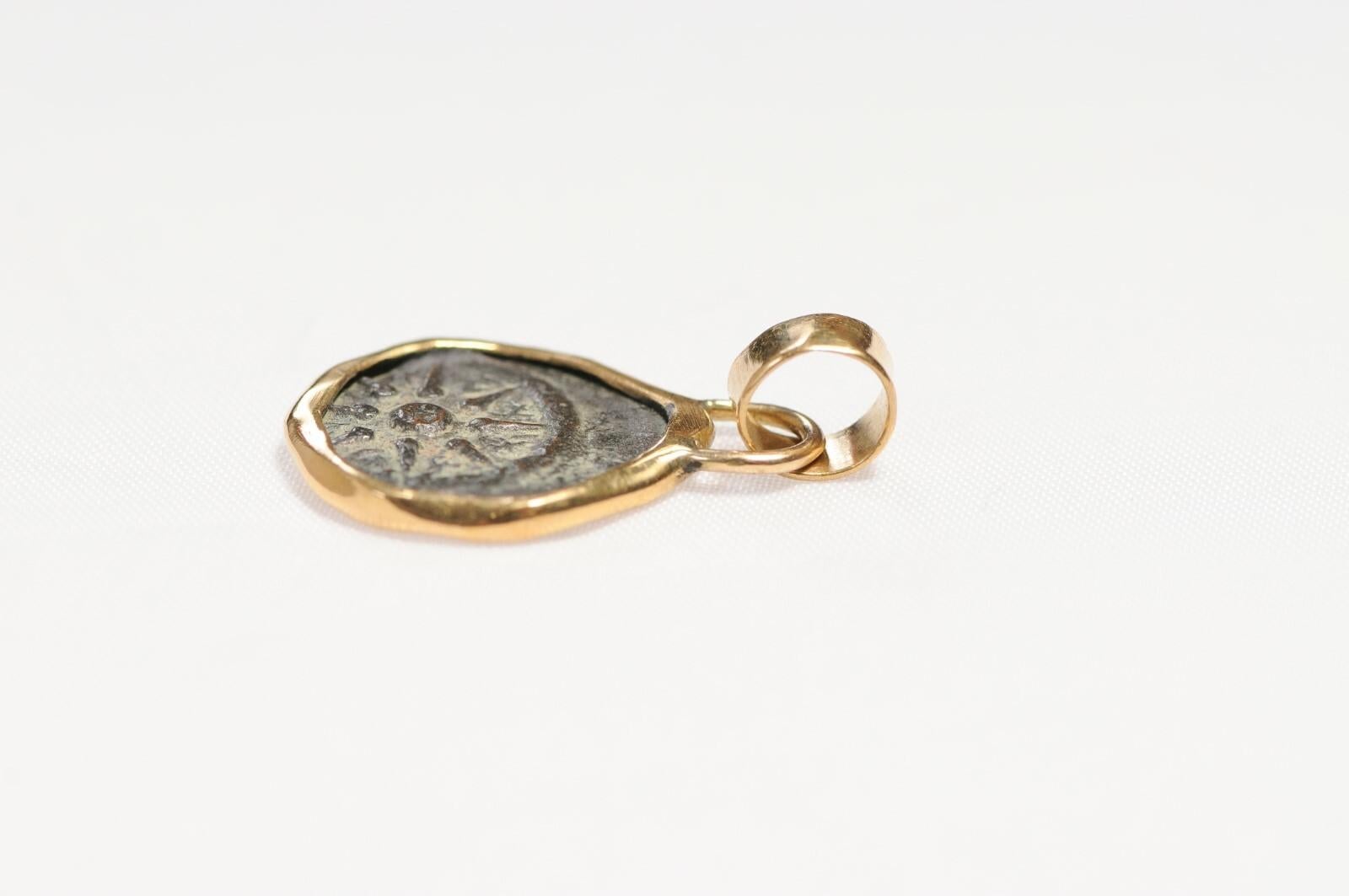 Widow Mite Coin Pendant in 18 Kt gold For Sale 5
