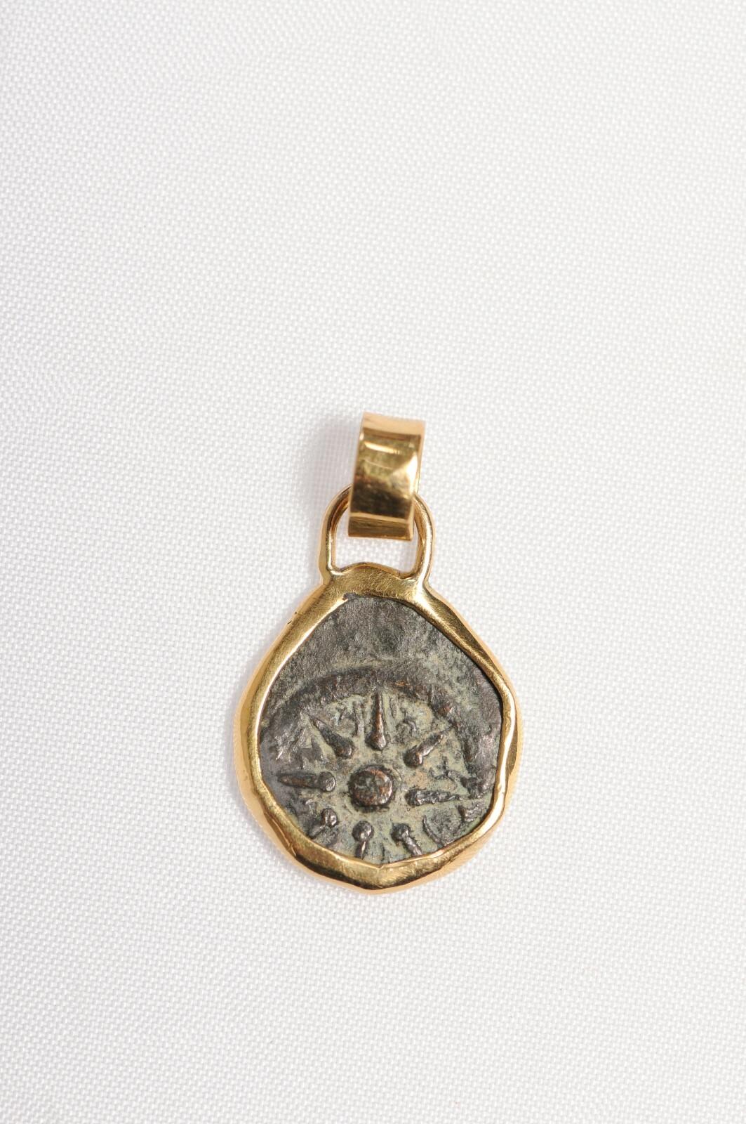 Classical Greek Widow Mite Coin Pendant in 18 Kt gold For Sale