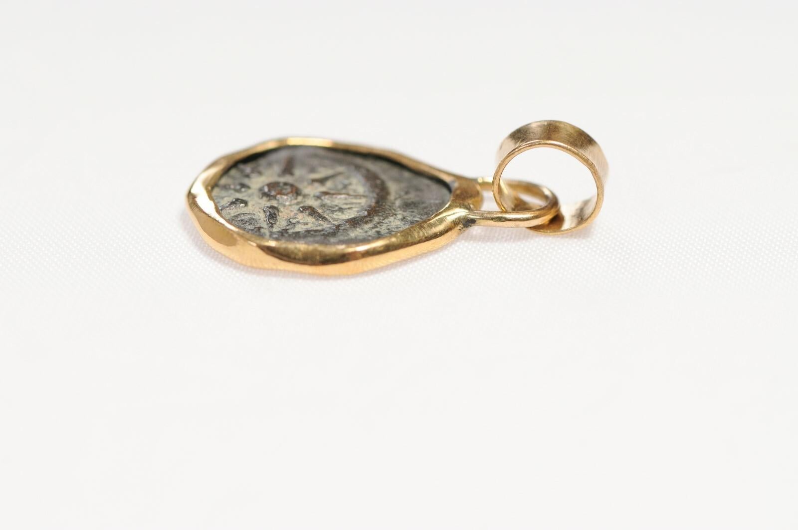 Women's or Men's Widow Mite Coin Pendant in 18 Kt gold For Sale