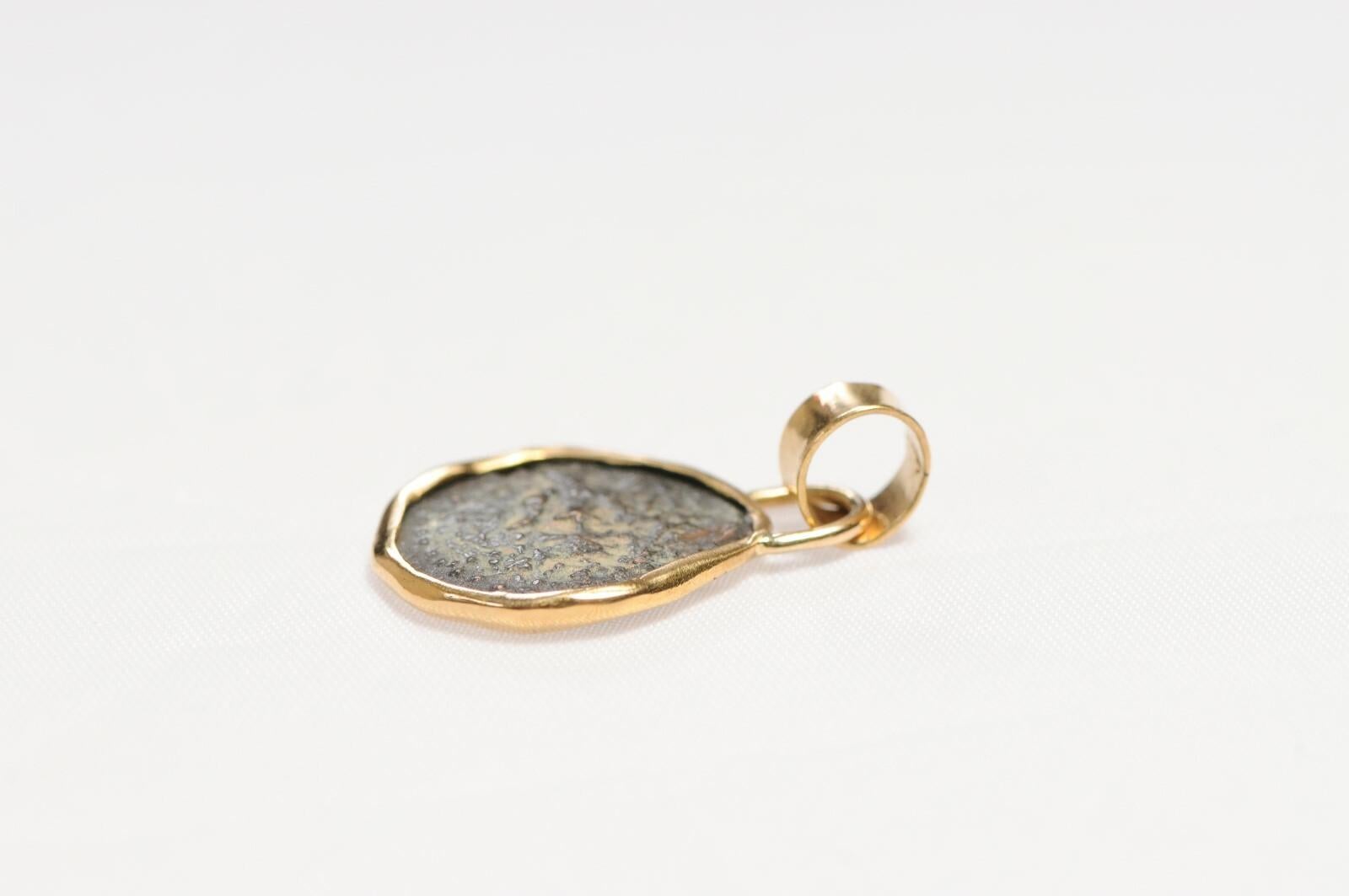 Widow Mite Coin Pendant in 18 Kt gold For Sale 4