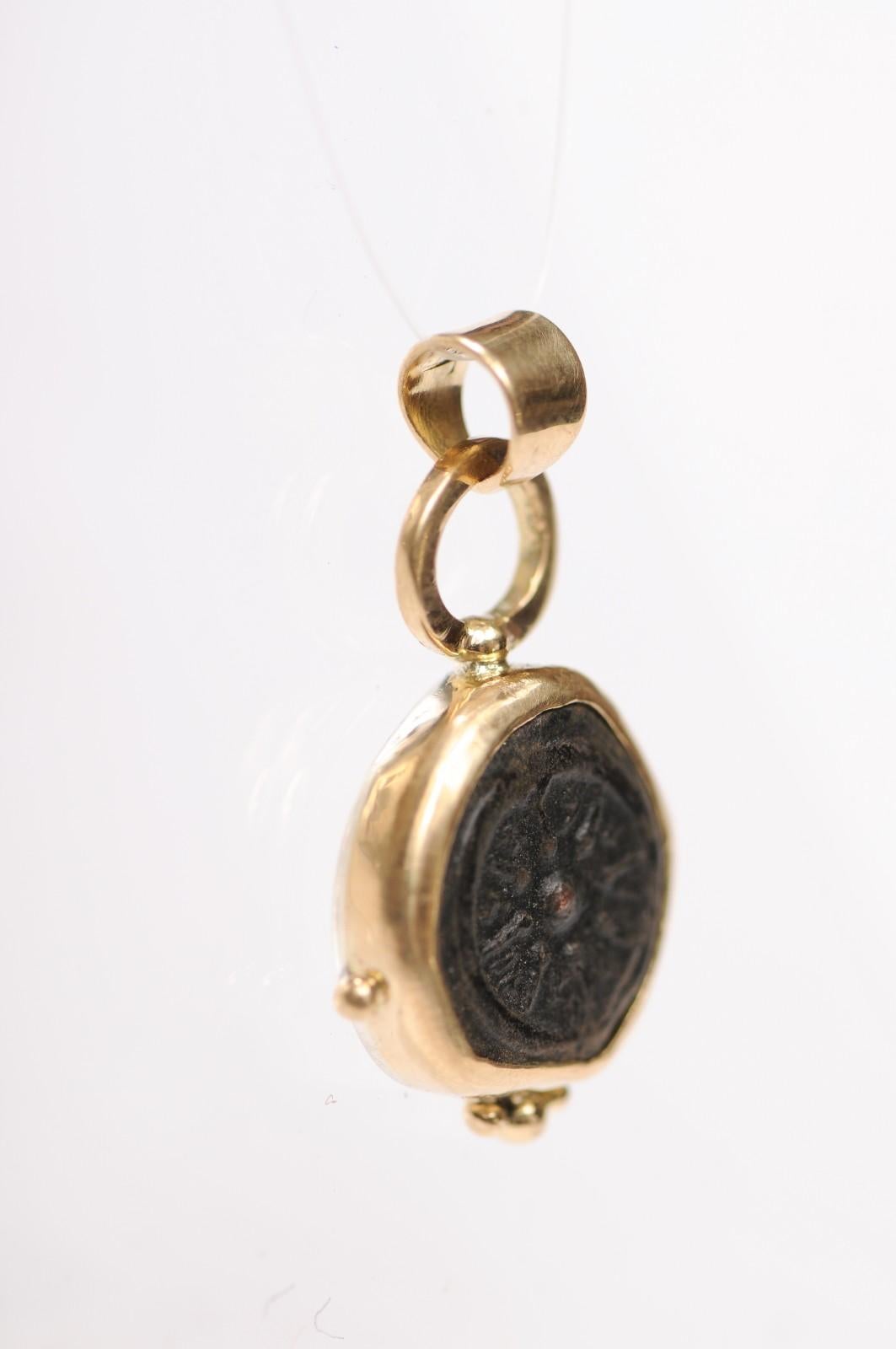 Pendentif Prutah [pièce] en forme de mite de veuve avec 18K Unisexe en vente