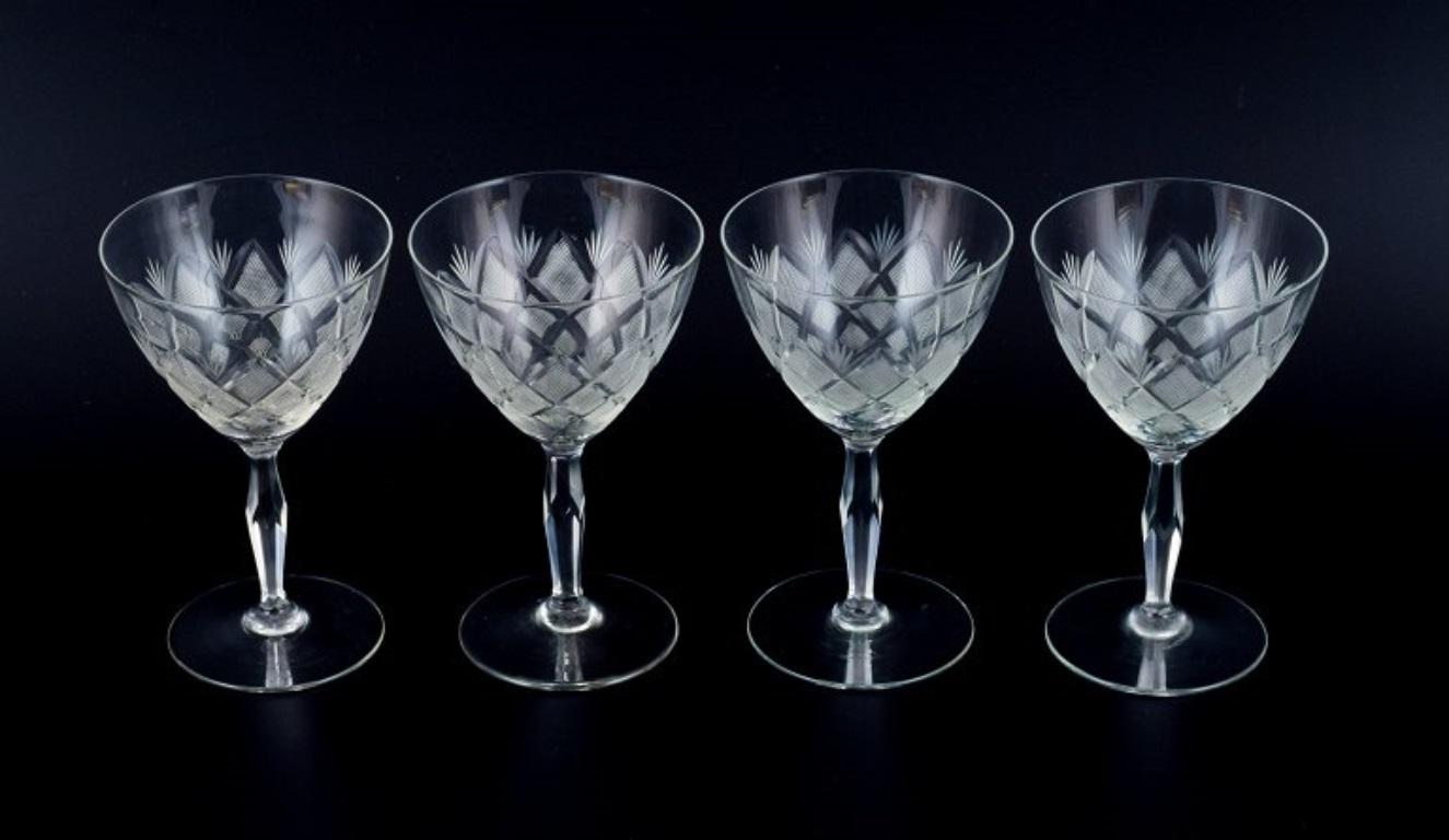 Wien Antik, Lyngby Glas, Danemark, ensemble vintage de quatre verres à vin rouge transparent.
Tige à facettes.
1930/40s.
En parfait état.
Dimensions : D 8,5 x H 13,0 cm.
