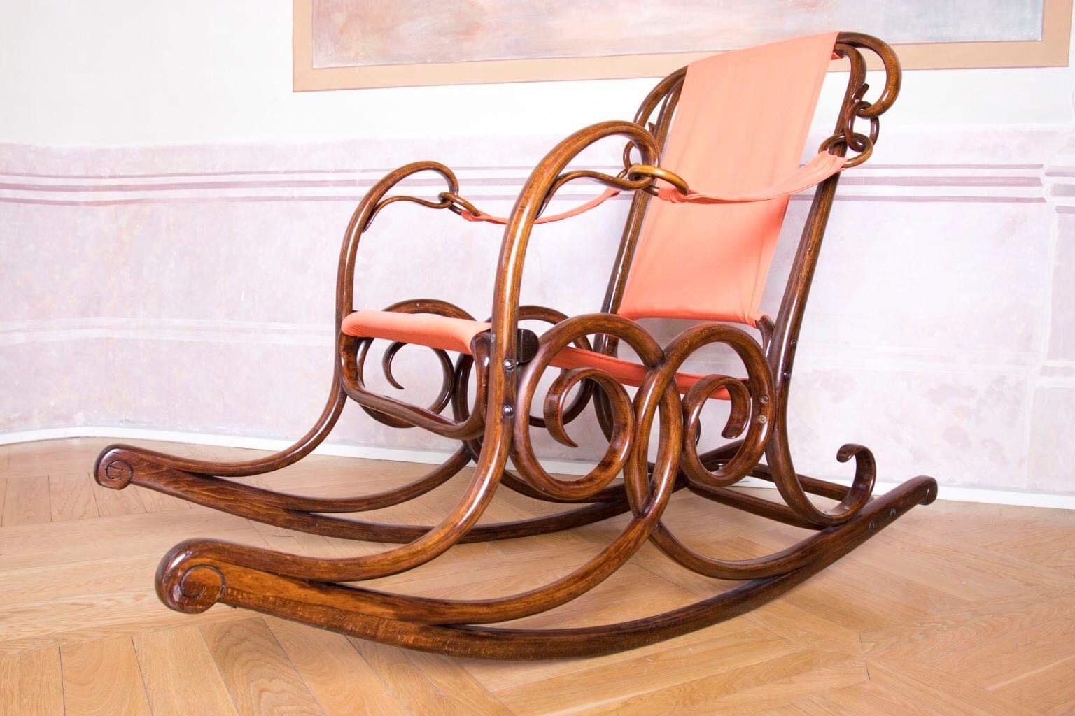 Wien Thonet Art Nouveau Rocking Chair No.3 For Sale 4