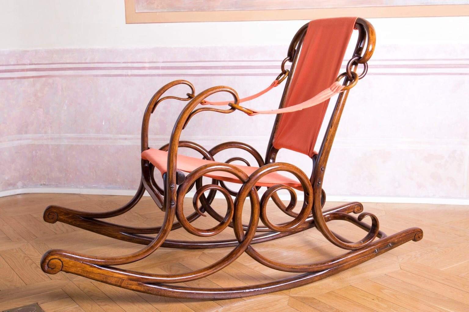 Wien Thonet Art Nouveau Rocking Chair No.3 im Zustand „Gut“ im Angebot in Gyermely, Komárom-Esztergom