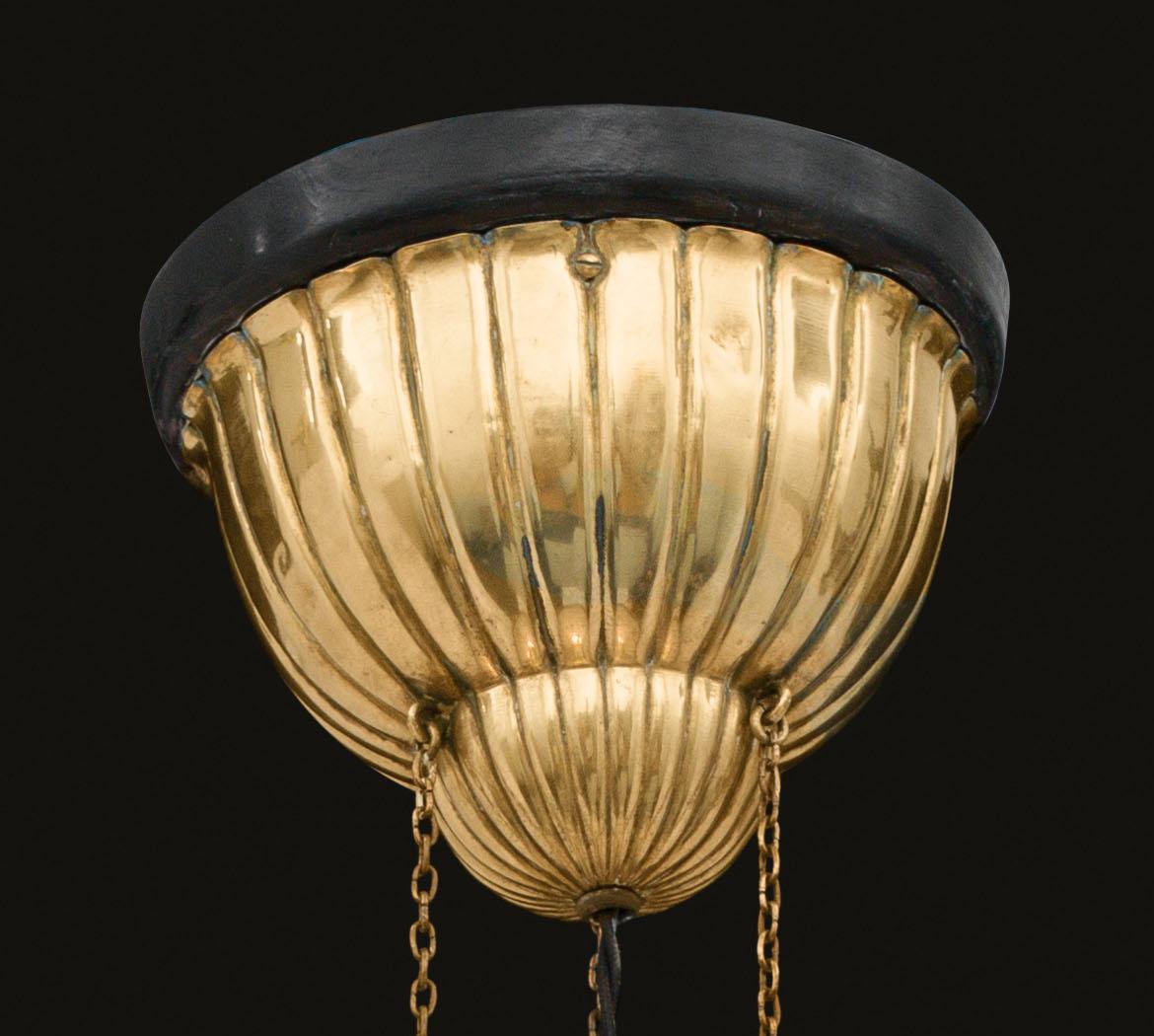 Kronleuchter aus getriebenem Messing und Glas, Wiener Werkstätte, Edition (Österreichisch) im Angebot