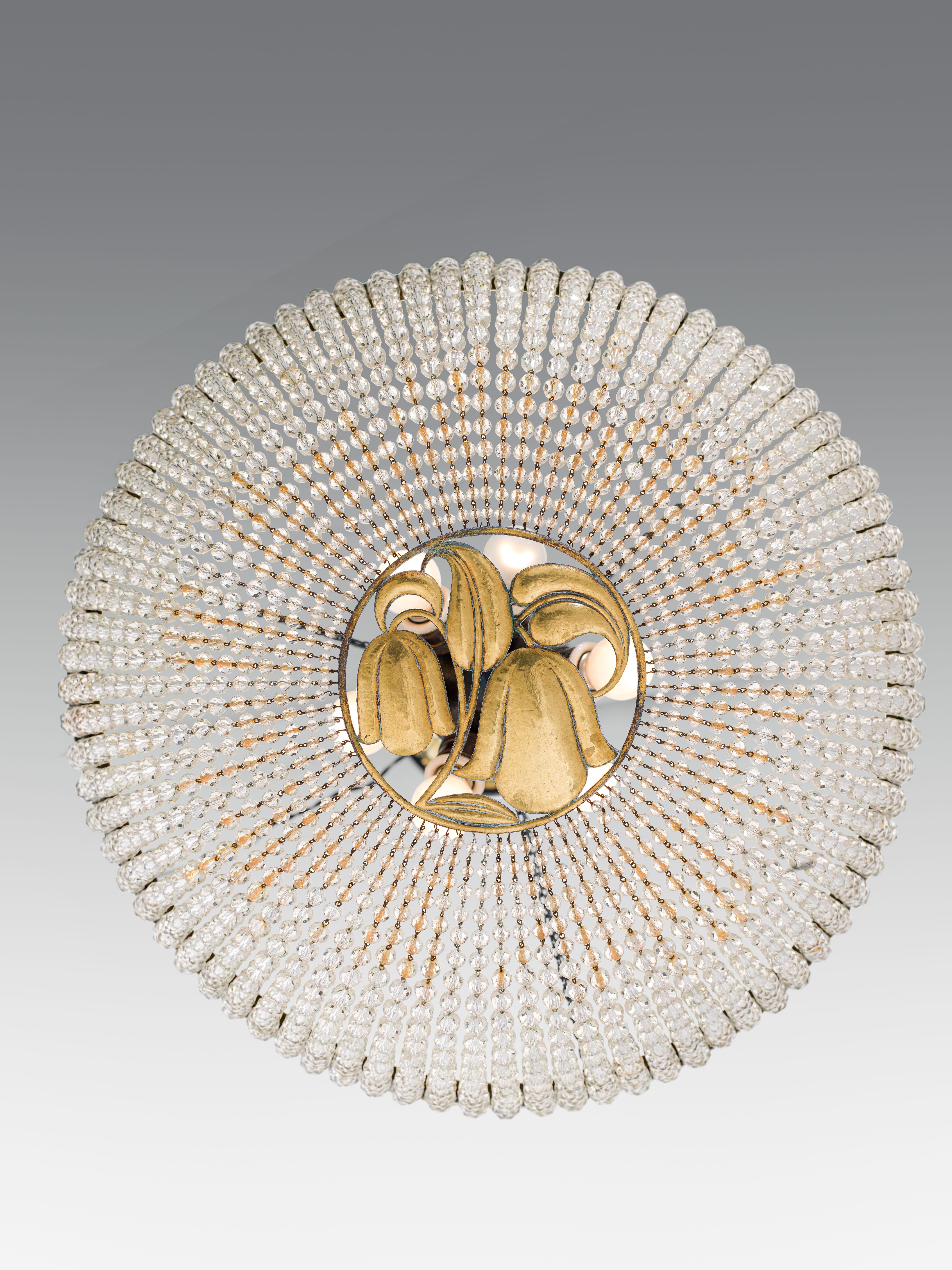 Kronleuchter aus getriebenem Messing und Glas, Wiener Werkstätte, Edition im Zustand „Neu“ im Angebot in Vienna, AT