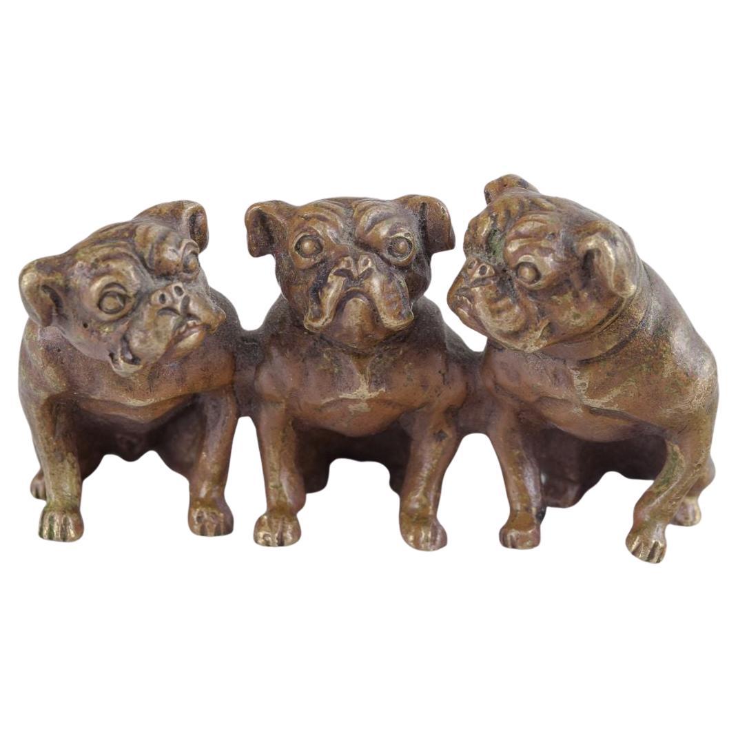 Wienerbronze, Austria. Escultura Art Déco en miniatura de tres bulldogs ingleses.