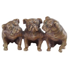 Wienerbronze, Austria. Escultura Art Déco en miniatura de tres bulldogs ingleses.