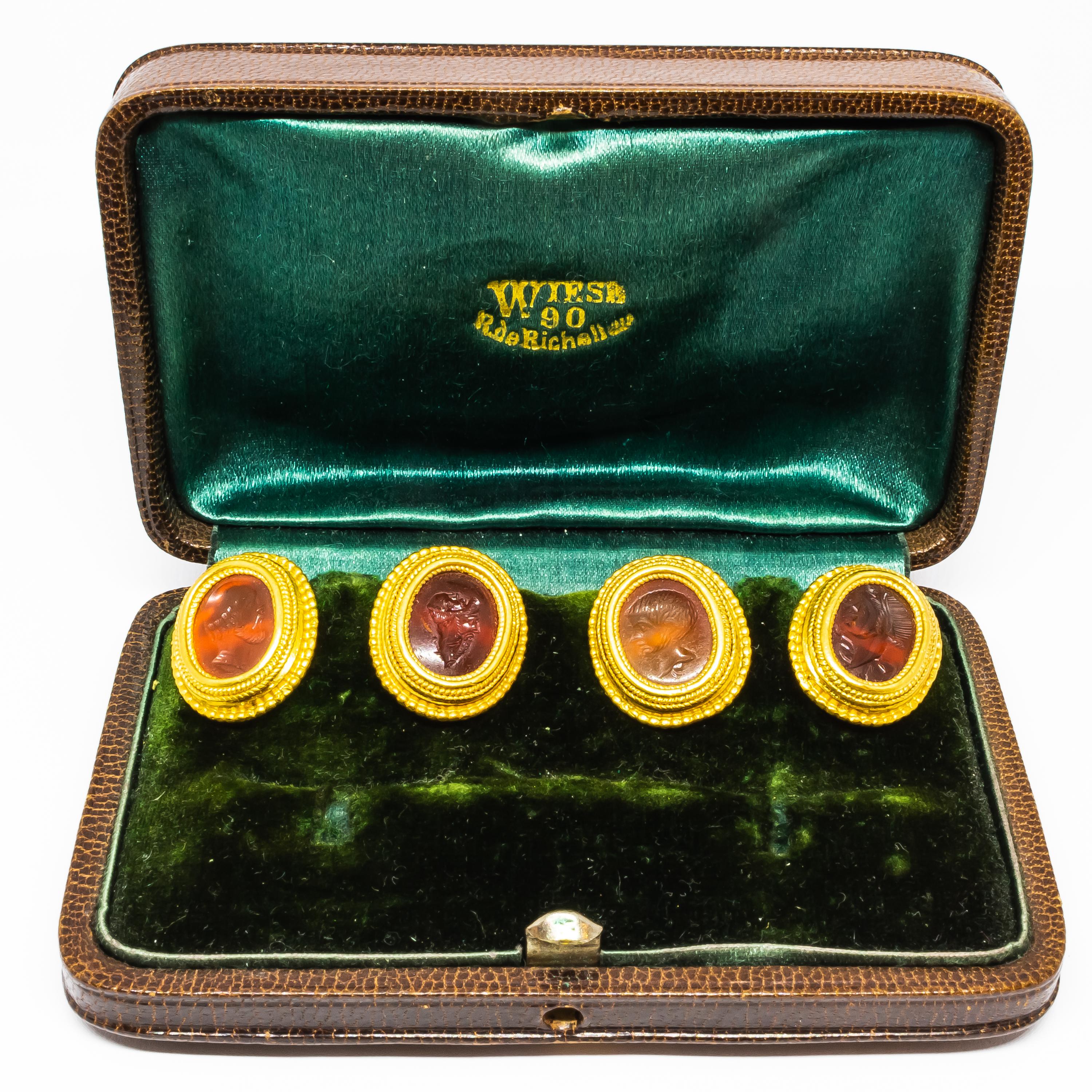 Wiese Boutons de manchette en or et cornaline entaillée, c. 1925 Pour hommes en vente