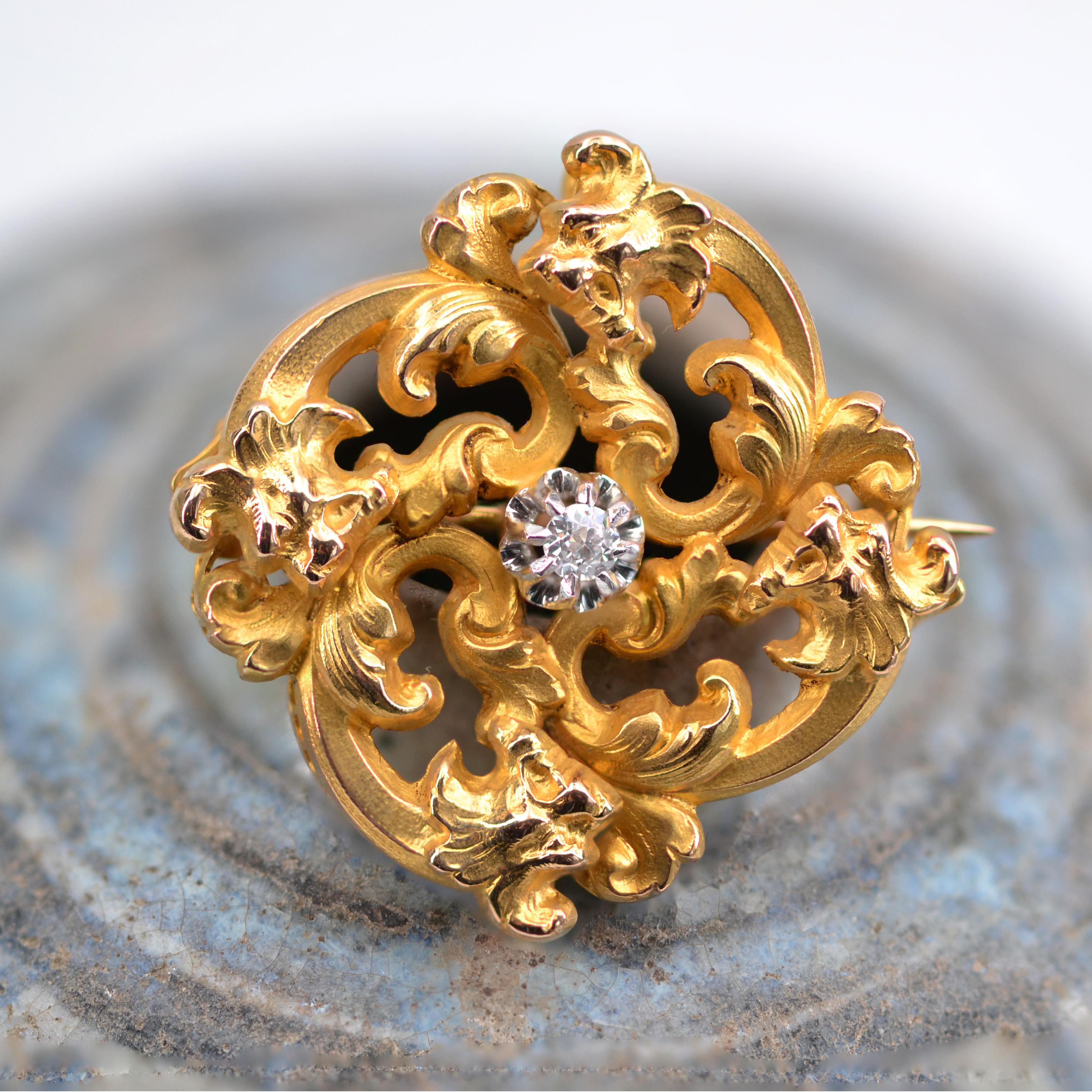 Taille brillant Wiese Spirit French Art Nouveau Broche en or jaune et diamants en vente