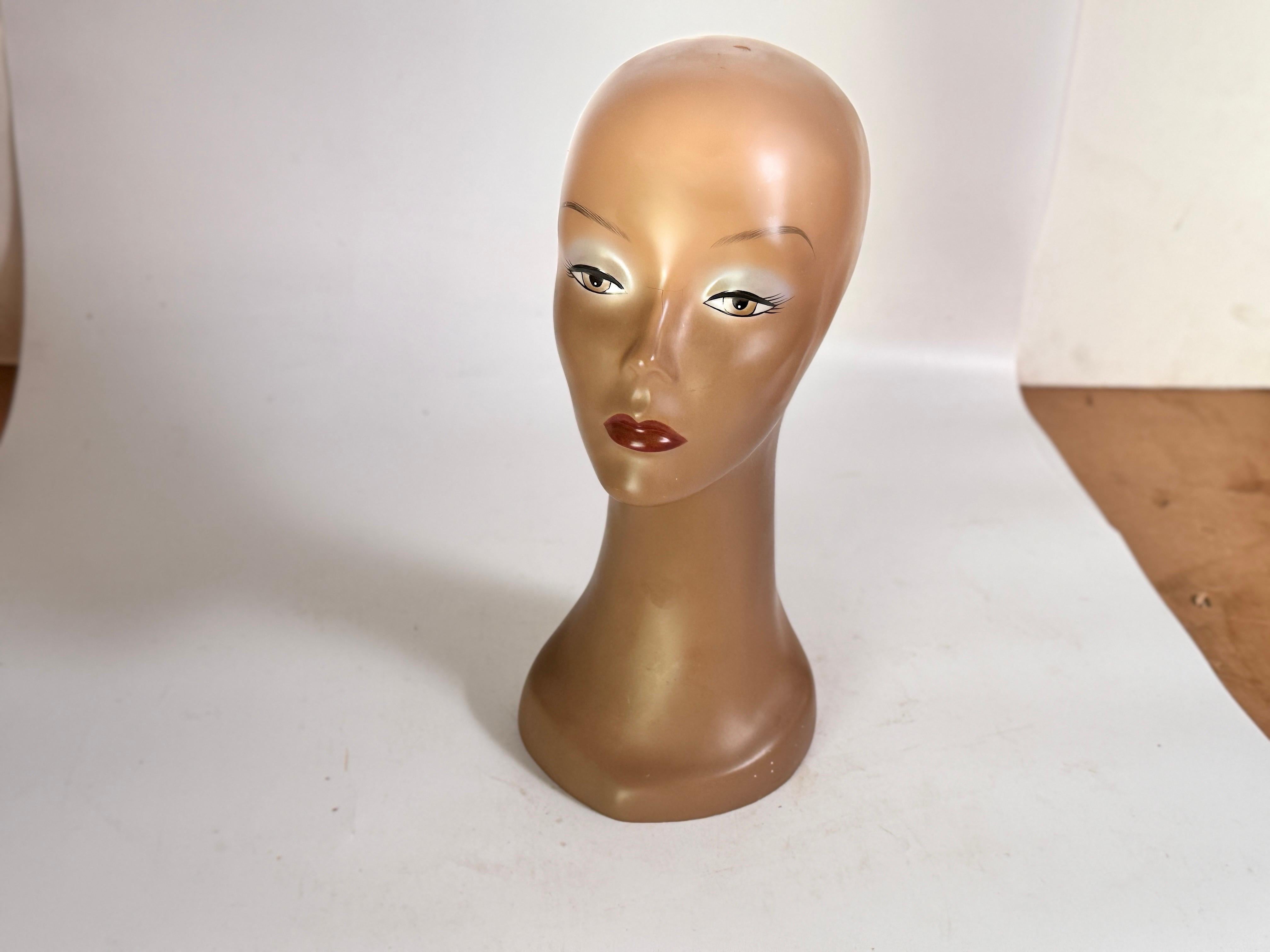 Plastique Porte-perruque ou porte-chapeau 1970 Vintage, Sculpture Visage Femme Tête France, Marron en vente