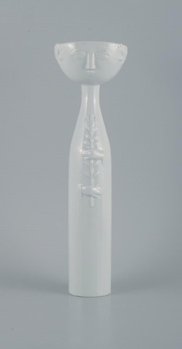 Wiinblad for Rosenthal, Germany. Tall vase in white porcelain.
1980s.
In perfect condition.
Marked.
Dimensions: H 36.0 x W 10.0 cm.
