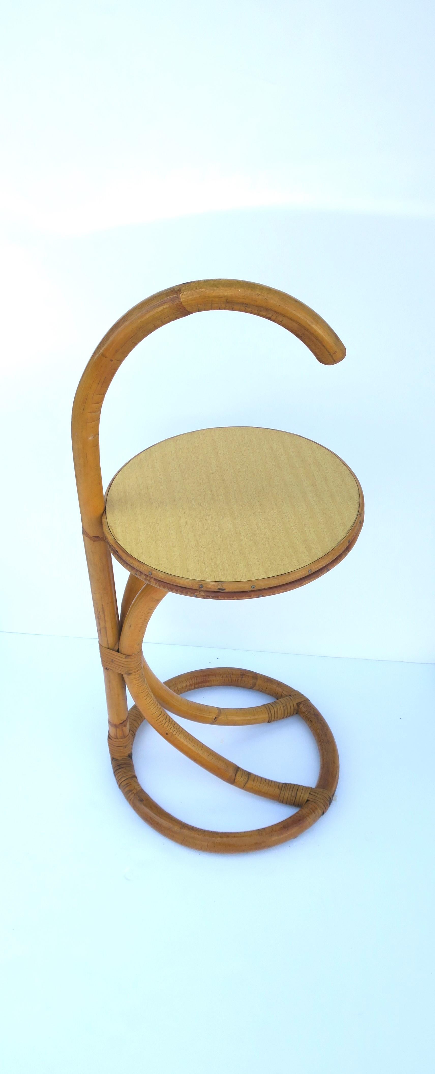 Wicker Rattan Drinks Side Table In Good Condition For Sale In New York, NY