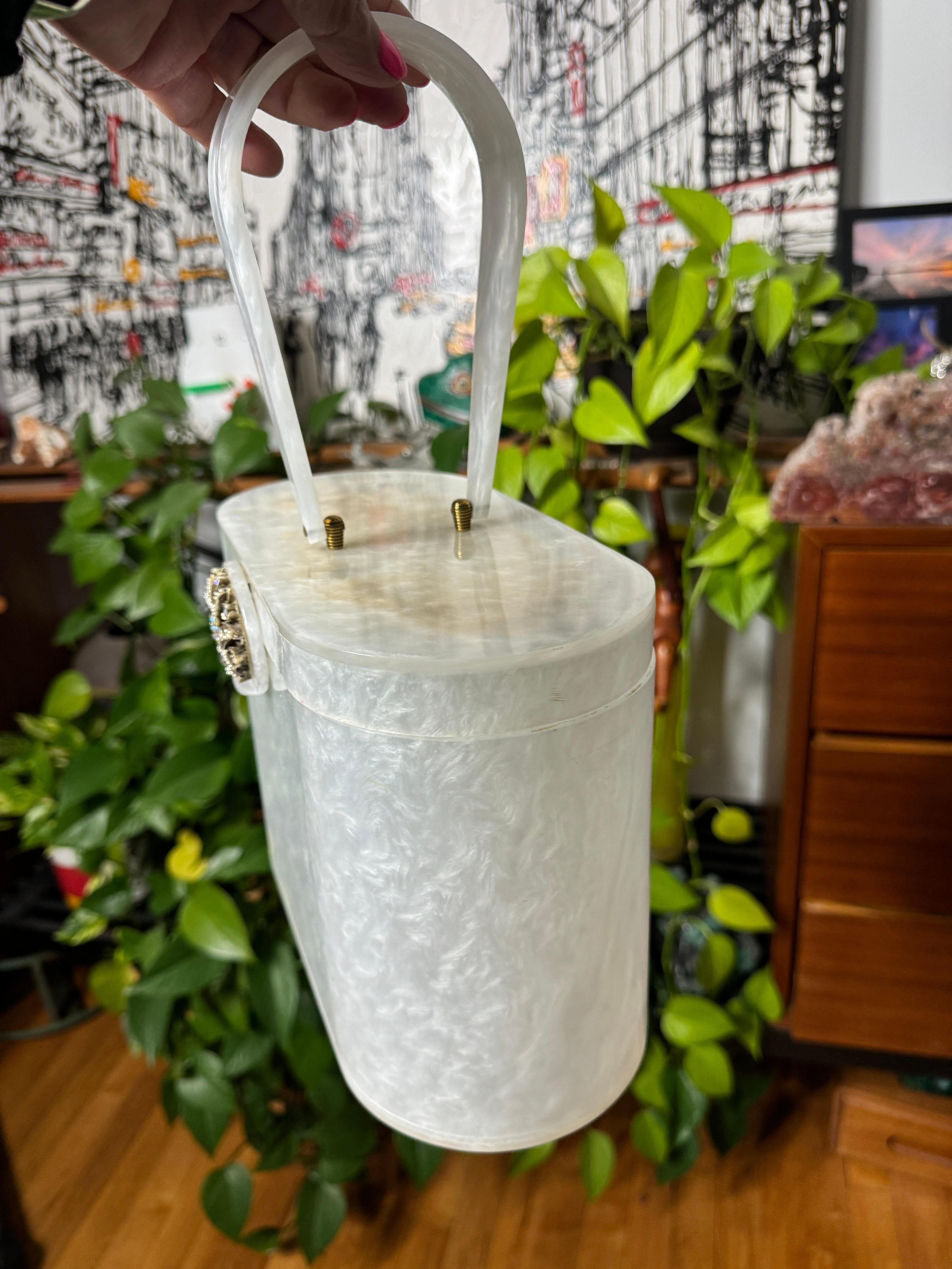 Sac Wilardy Dooner en marbre blanc Lucite - Pièce de livre en vente 2