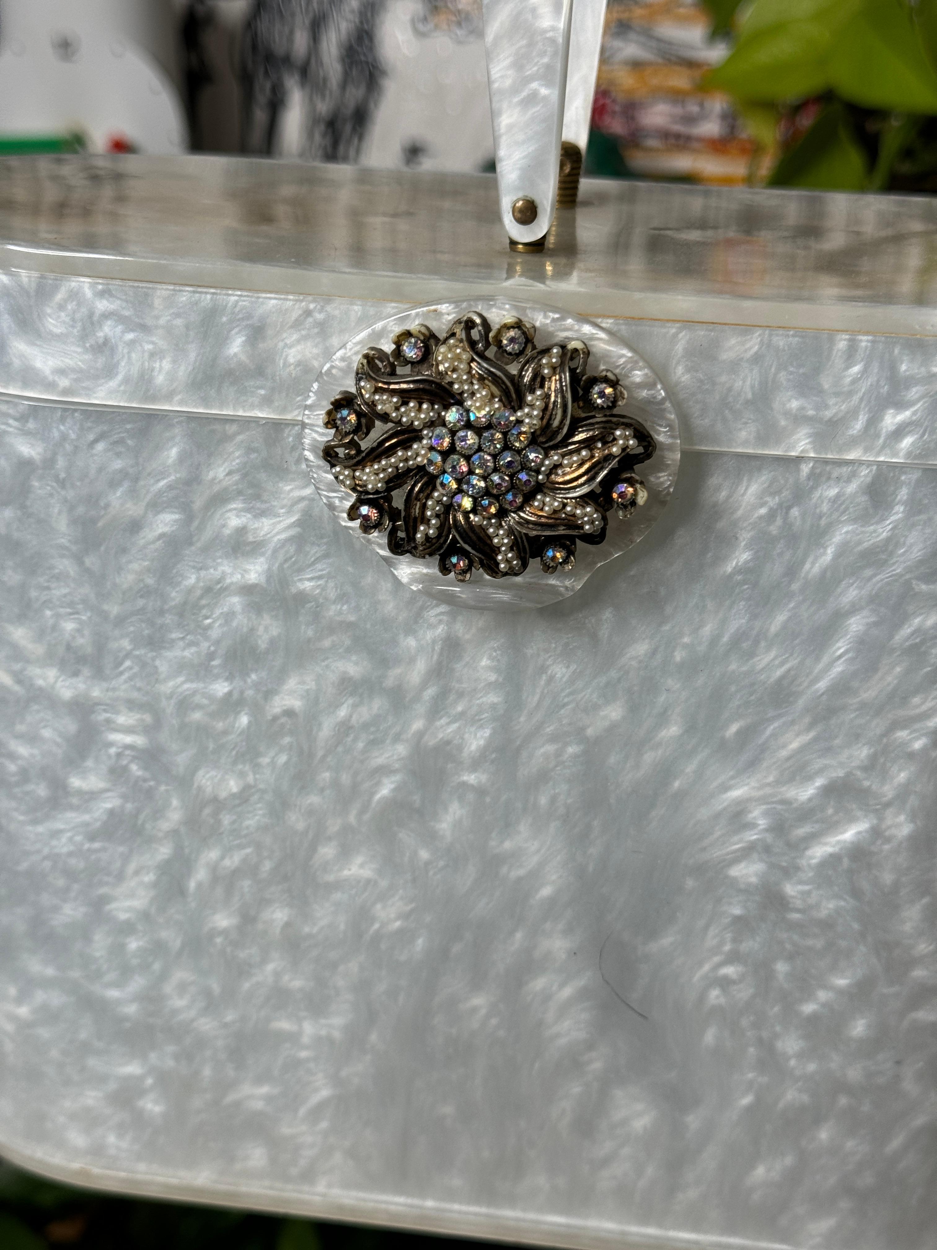 Sac Wilardy Dooner en marbre blanc Lucite - Pièce de livre en vente 4