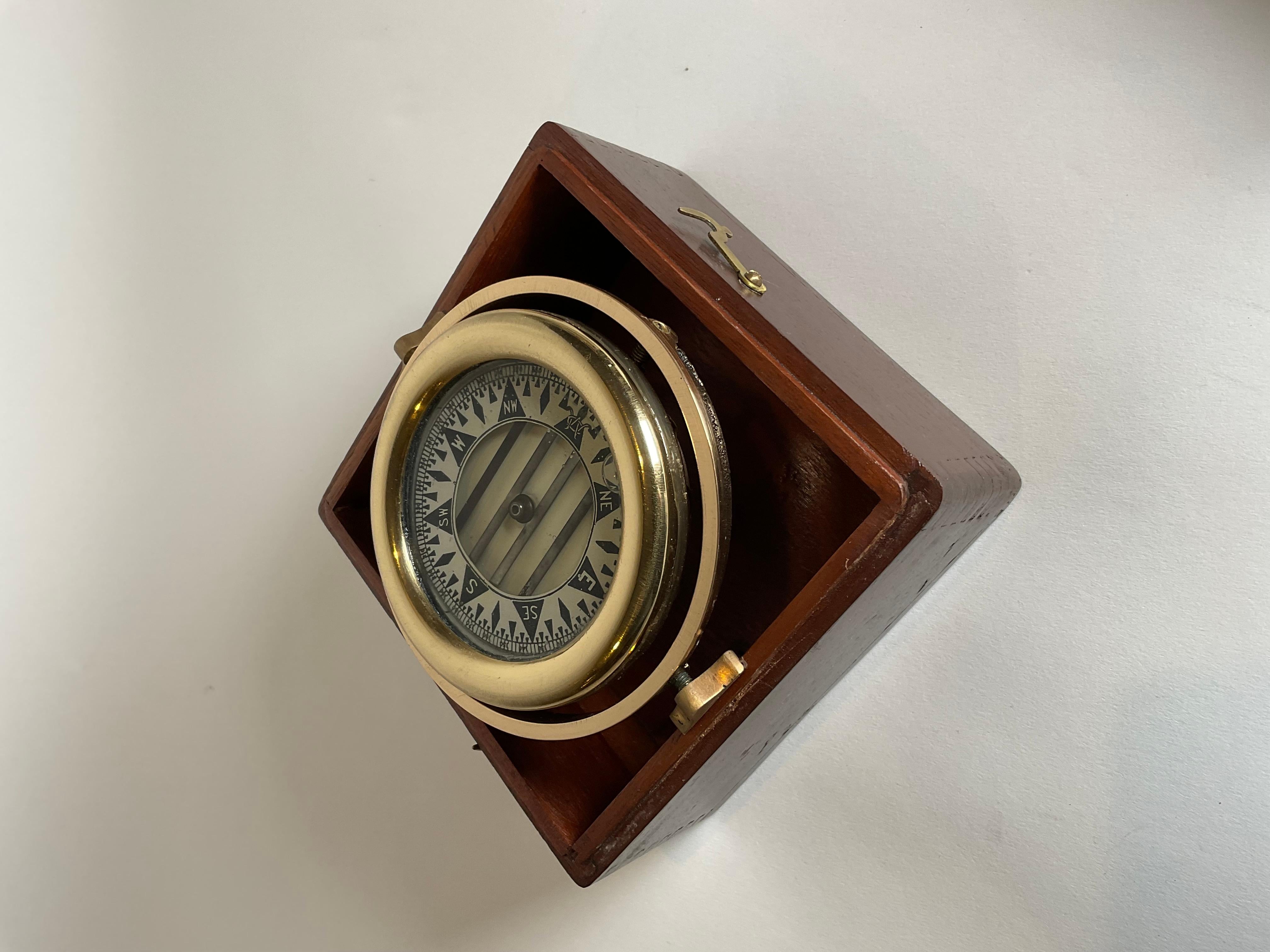 Wilcox Crittenden Boat Compass in Mahogany Box 4