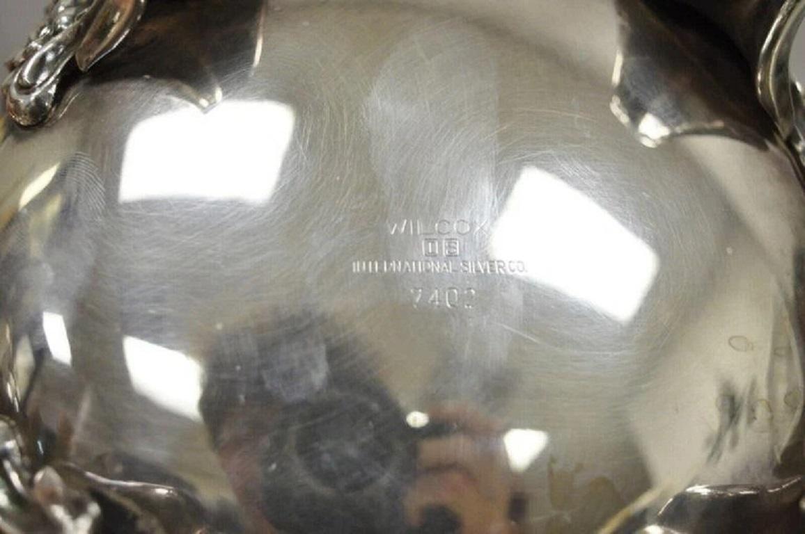 A. Wilcox Silver Plate Co. Set da tè placcato in argento con vassoio da portata - 5 pz. in vendita 3