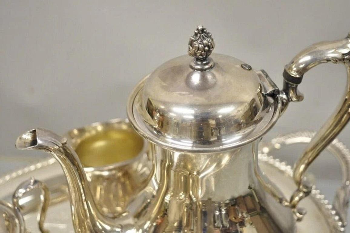 A. Wilcox Silver Plate Co. Set da tè placcato in argento con vassoio da portata - 5 pz. in vendita 4