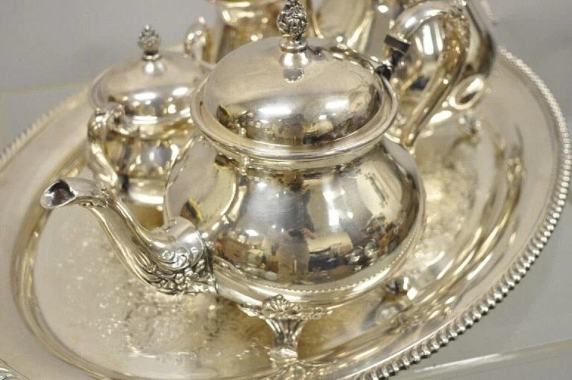 Sconosciuto A. Wilcox Silver Plate Co. Set da tè placcato in argento con vassoio da portata - 5 pz. in vendita