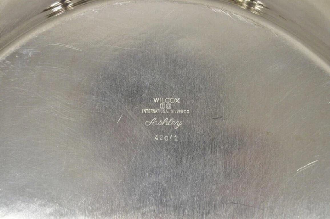 A. Wilcox Silver Plate Co. Set da tè placcato in argento con vassoio da portata - 5 pz. in vendita 2