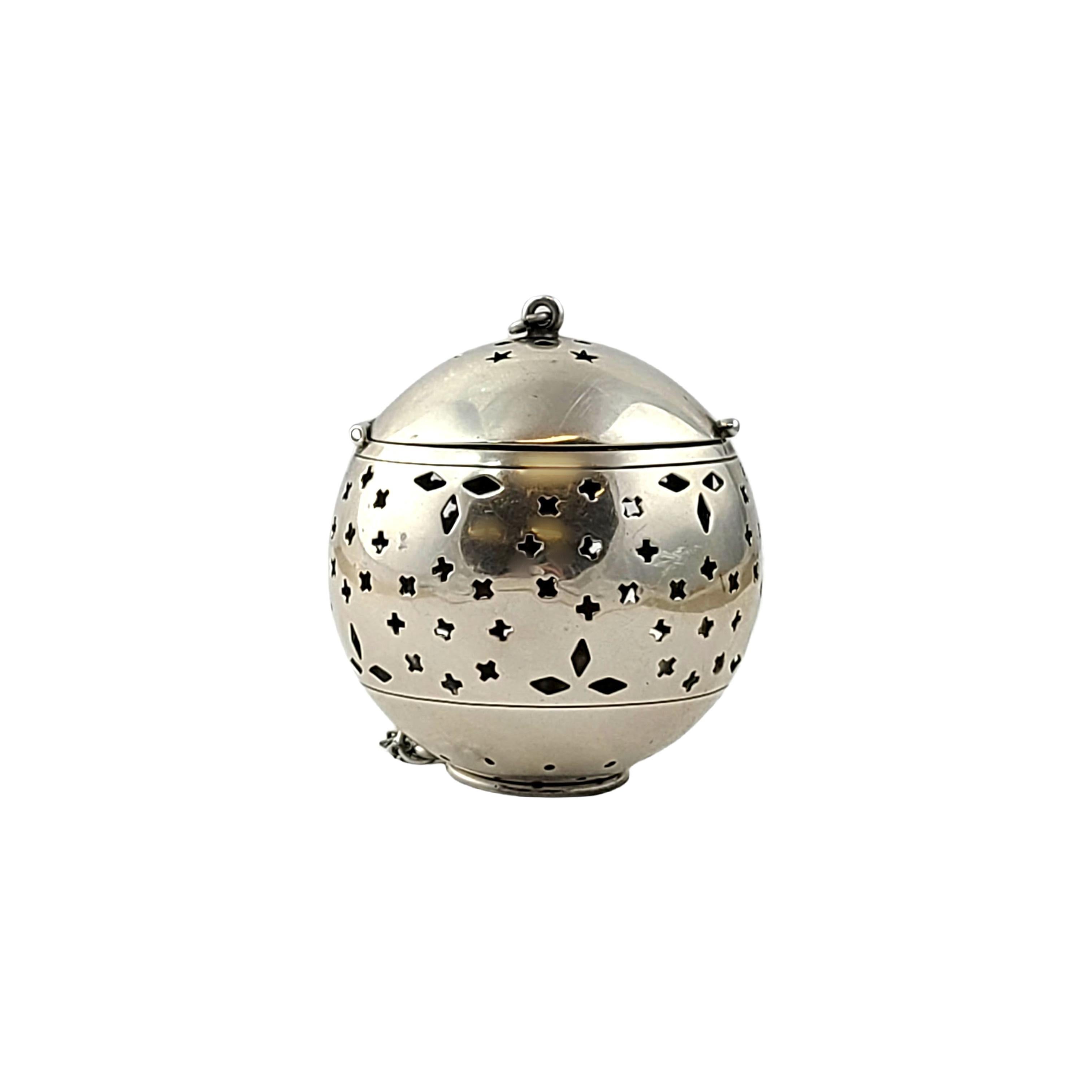 Wilcox Silver Plate Company Sterling Silver Tea Ball Infuser In Good Condition In Washington Depot, CT