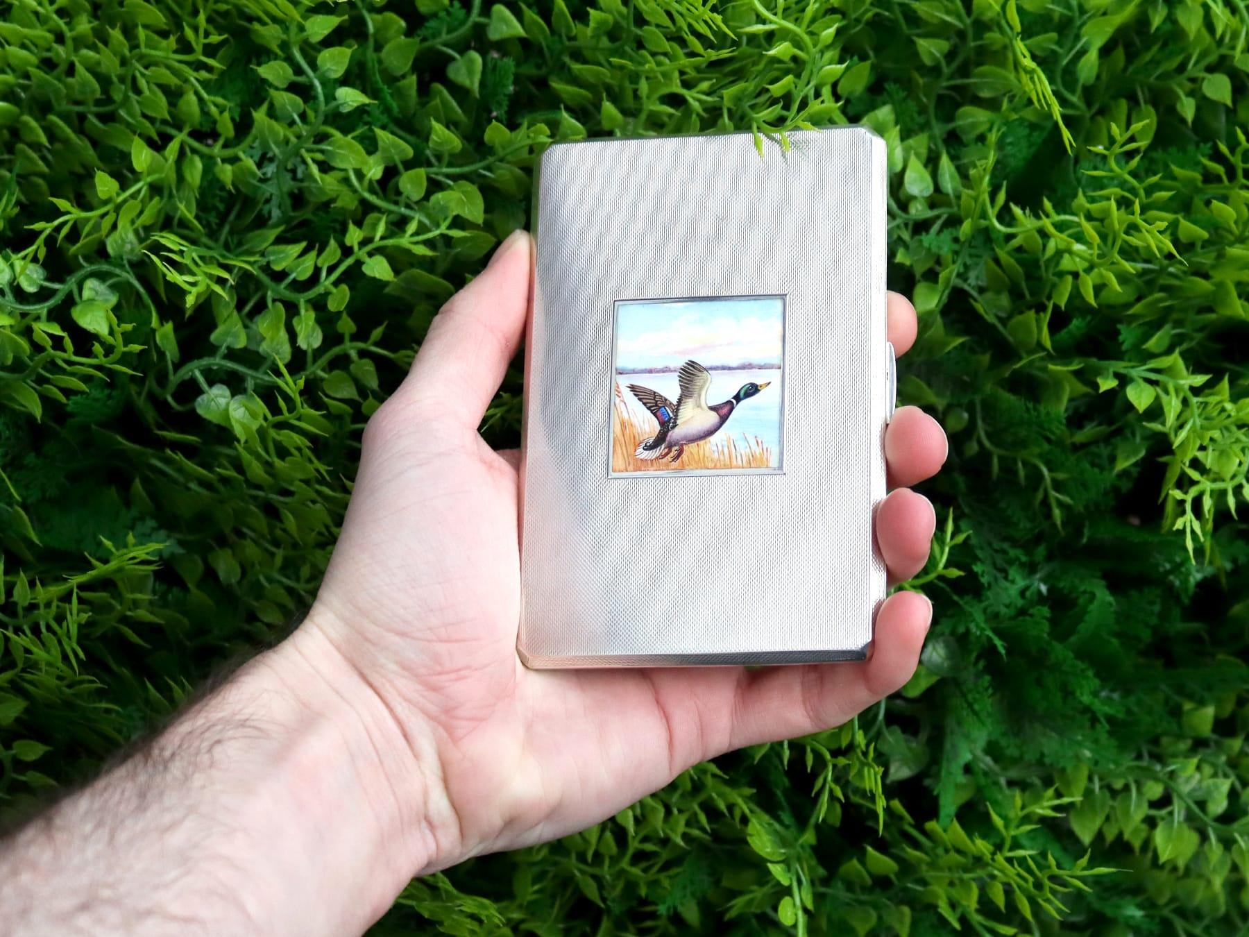 An exceptional, fine and impressive vintage George VI English sterling silver and enamel cigarette case; an addition to our collectable silverware collection.

This exceptional vintage sterling silver cigarette case has a plain rectangular form