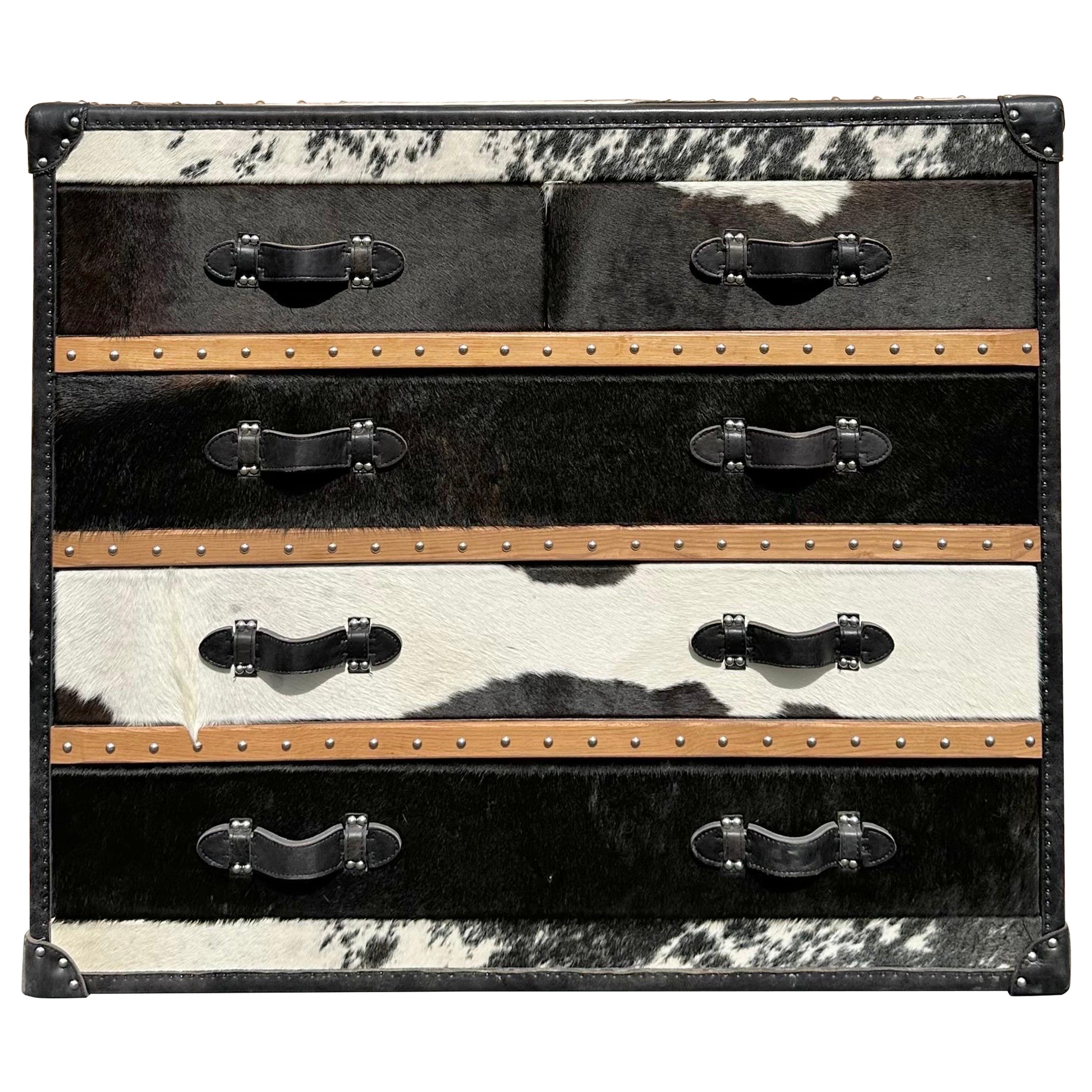 Coffre long en cuir de vache sauvage noir et blanc