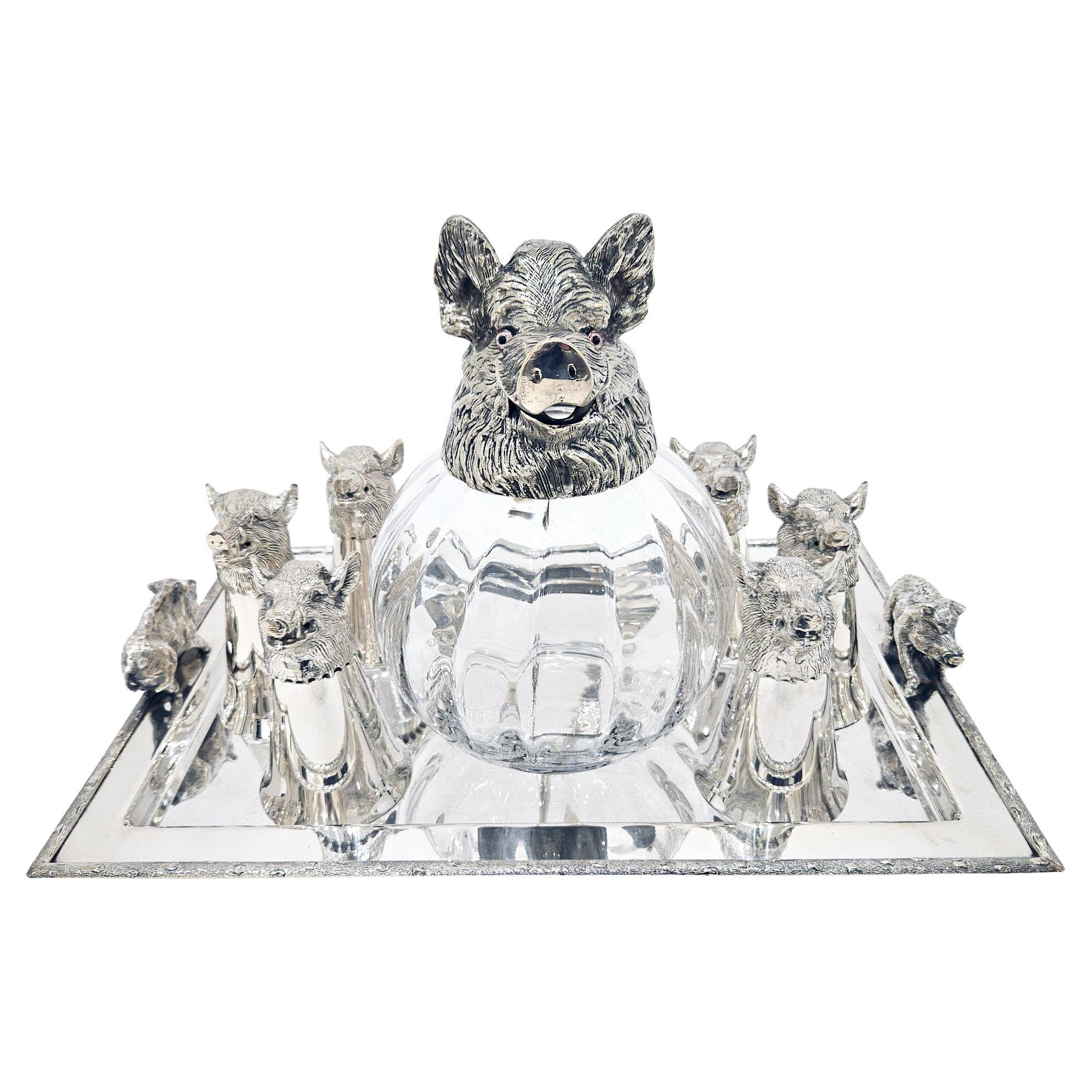 Juego de copas decantador en bandeja de plata con tema de caza del jabalí, c. 1960