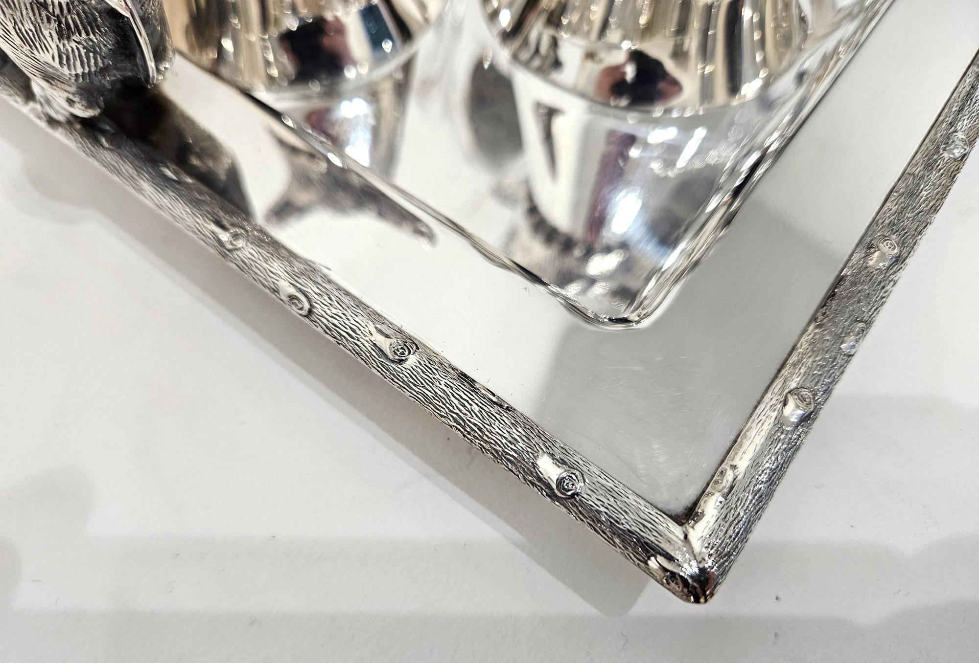Juego de copas decantador en bandeja de plata con tema de caza del jabalí, c. 1960 siglo XX en venta