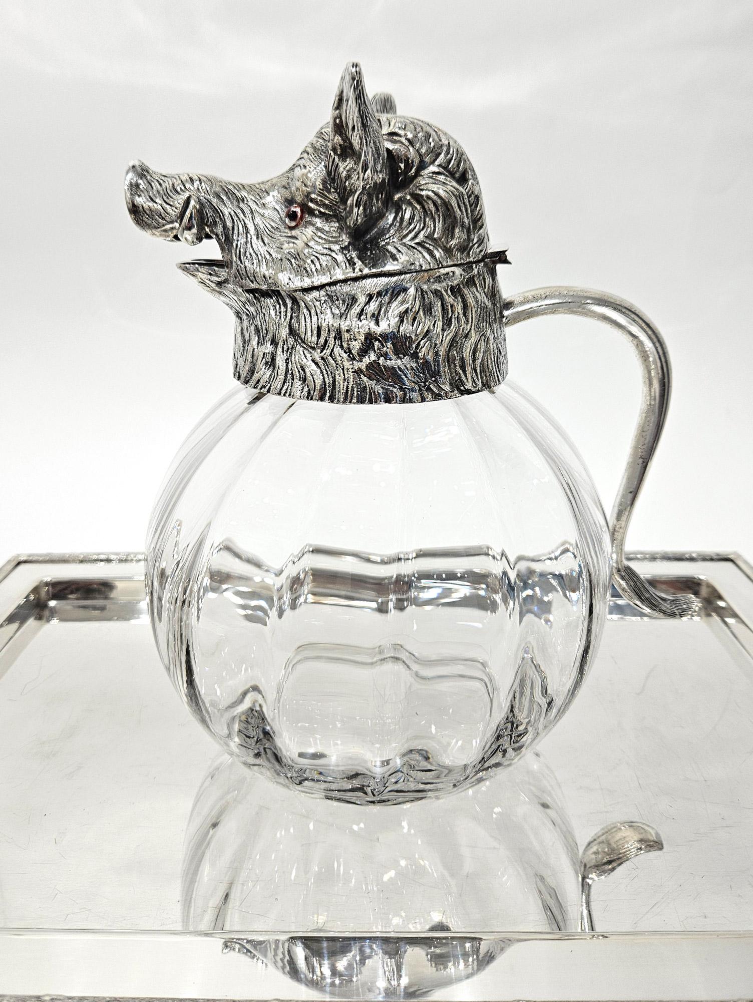 Juego de copas decantador en bandeja de plata con tema de caza del jabalí, c. 1960 en venta 3
