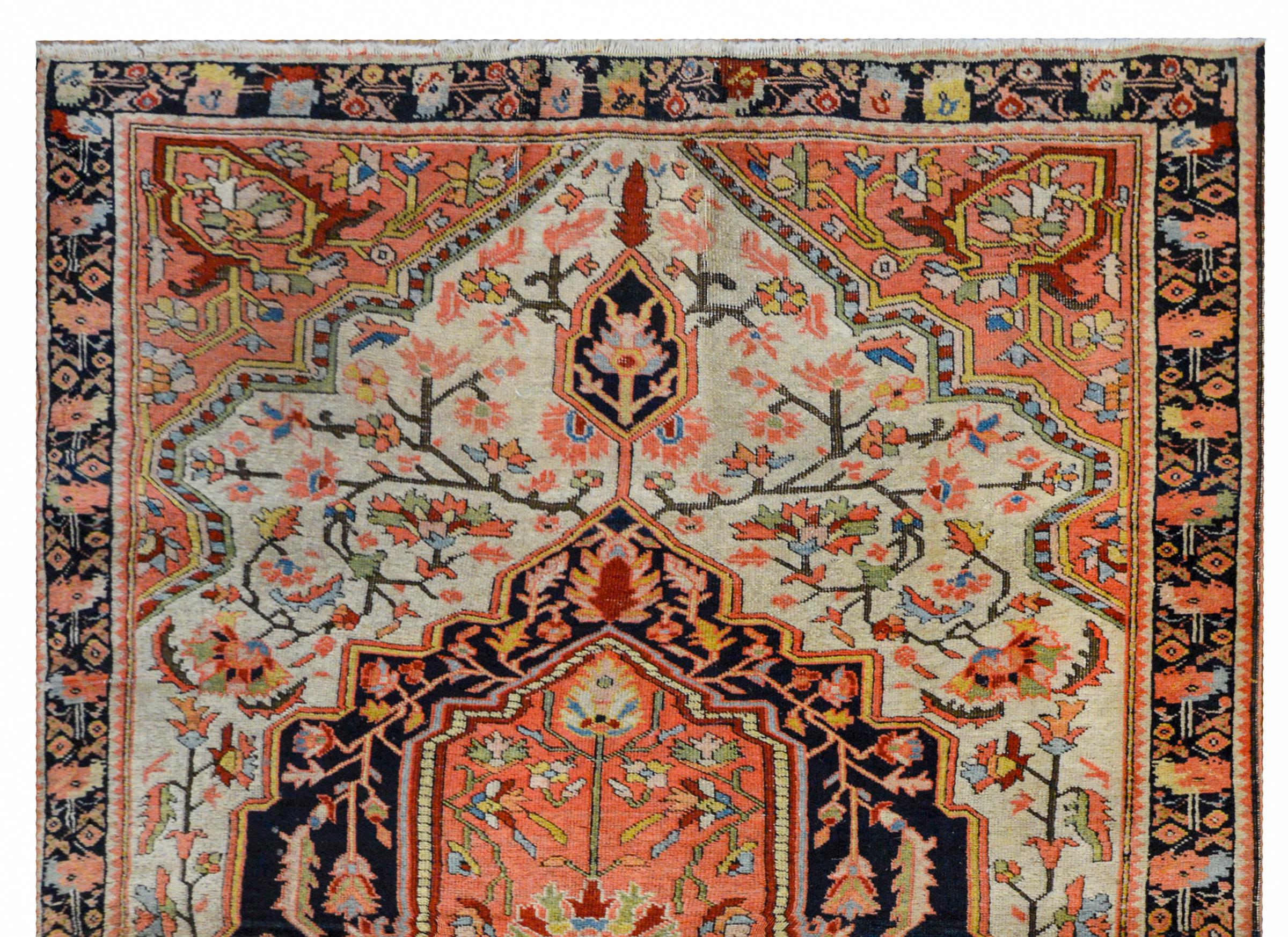 Wild Early 20th Century Sarouk Farahan Rug In Good Condition For Sale In Chicago, IL