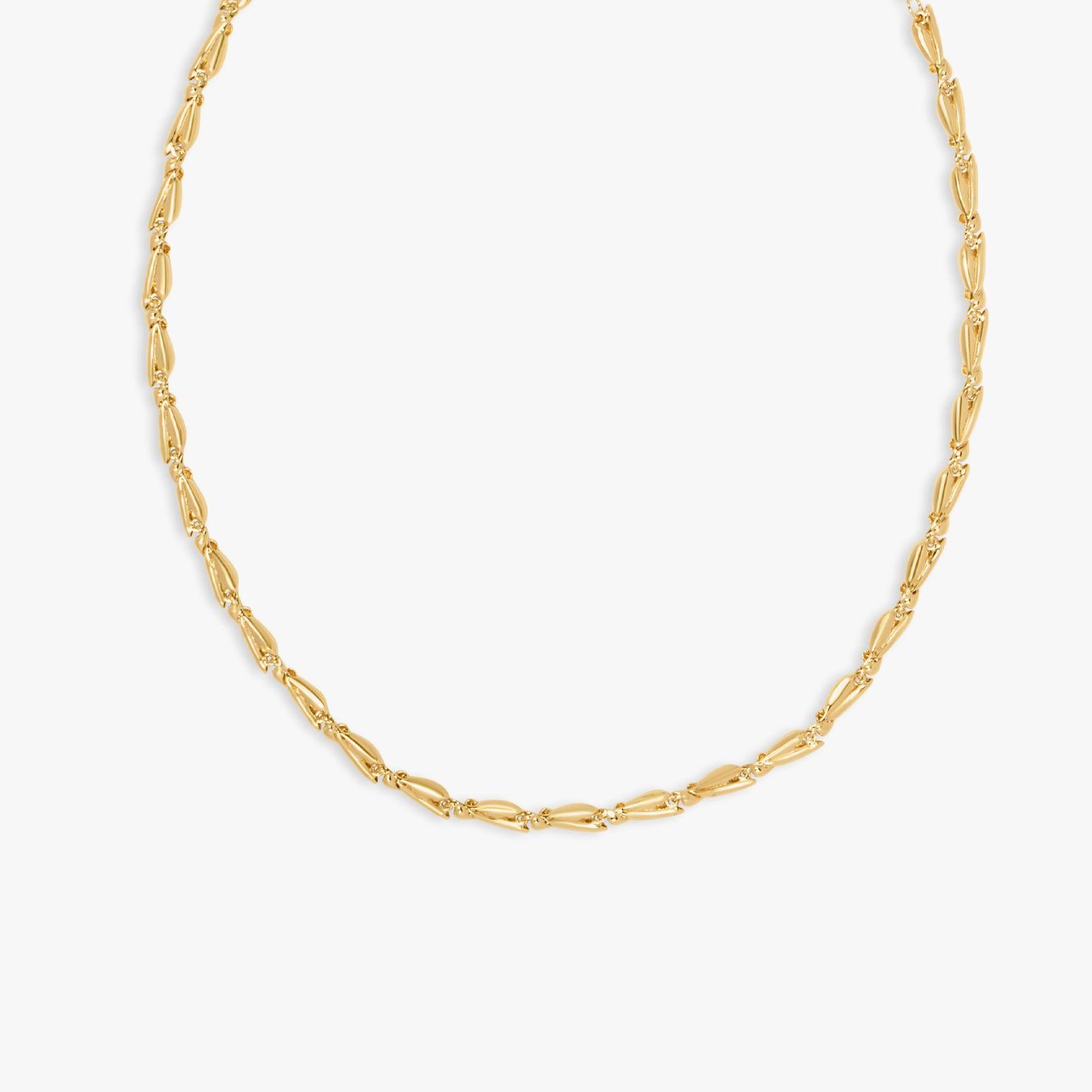 Collana girocollo Wild Flower in argento sterling placcato oro 14k

Pensata per le romantiche e selvagge, la collezione Wild Flower si ispira alle giornate estive e ai campi d'orzo. Le forme d'orzo in 3D sono fuse in argento e collegate tra loro per