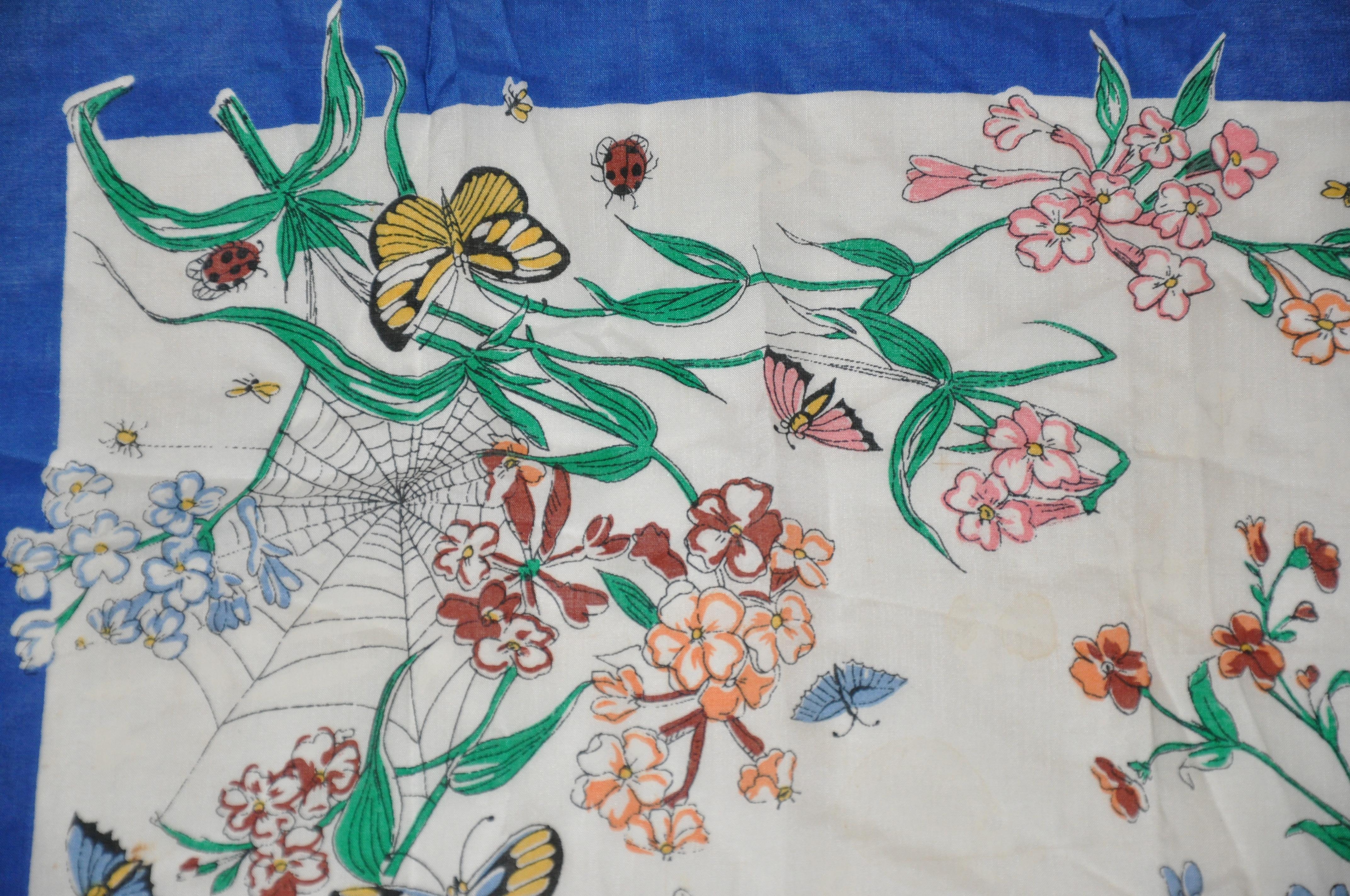 Écharpe en soie « Wild Flowers, Butterflies & Spiders » Unisexe en vente